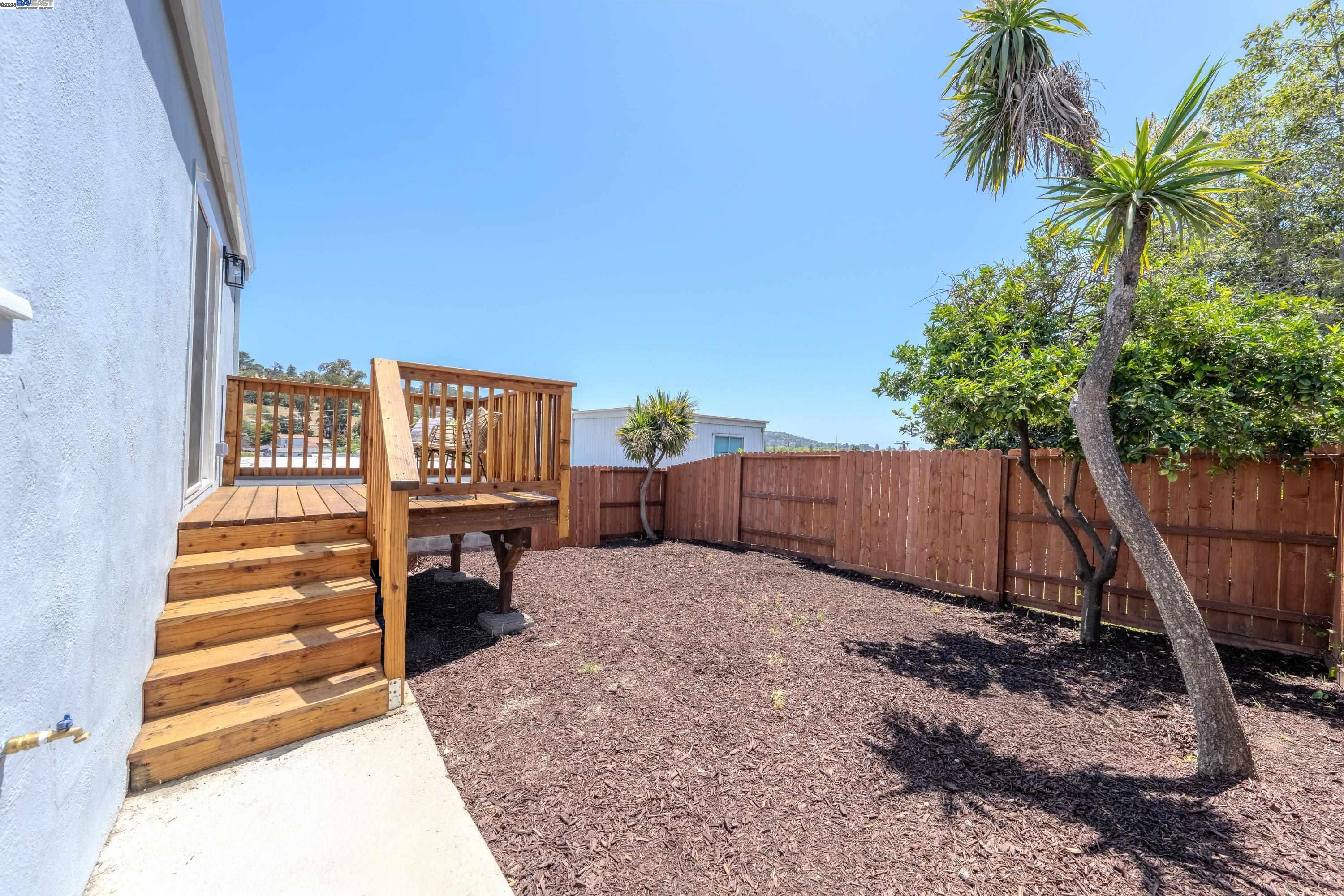 Detail Gallery Image 31 of 32 For 10007 Burr St, Oakland,  CA 94605 - 2 Beds | 1 Baths