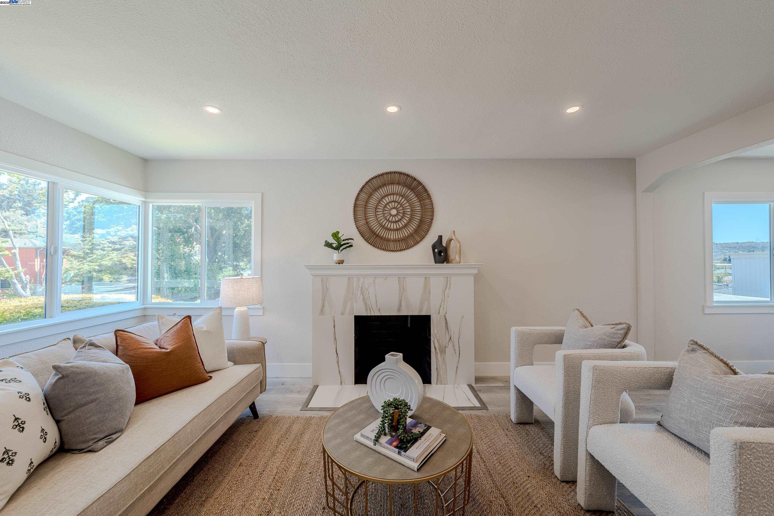 Detail Gallery Image 6 of 32 For 10007 Burr St, Oakland,  CA 94605 - 2 Beds | 1 Baths