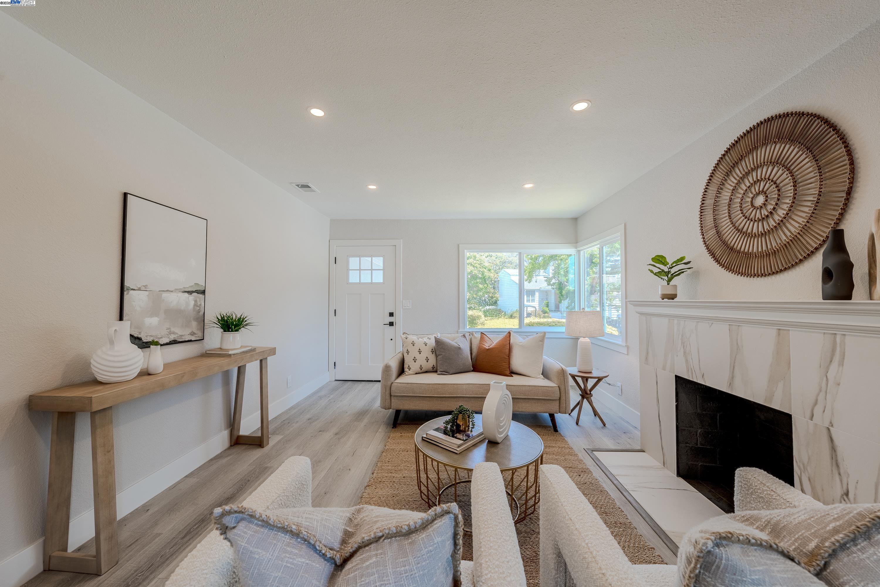 Detail Gallery Image 8 of 32 For 10007 Burr St, Oakland,  CA 94605 - 2 Beds | 1 Baths