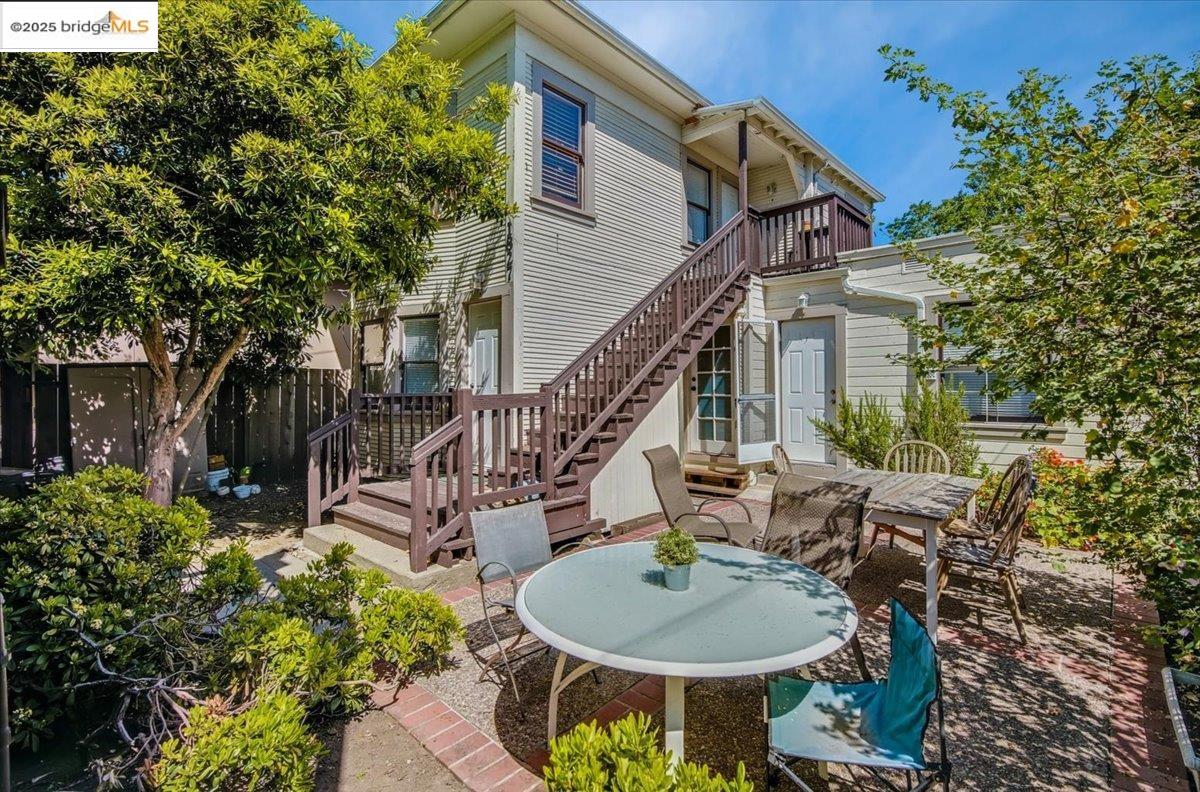 Detail Gallery Image 2 of 17 For 1827 Berkeley Way, Berkeley,  CA 94703 - – Beds | – Baths