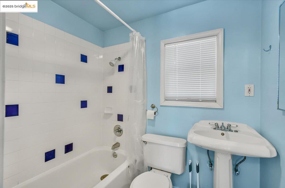 Detail Gallery Image 10 of 17 For 1827 Berkeley Way, Berkeley,  CA 94703 - – Beds | – Baths