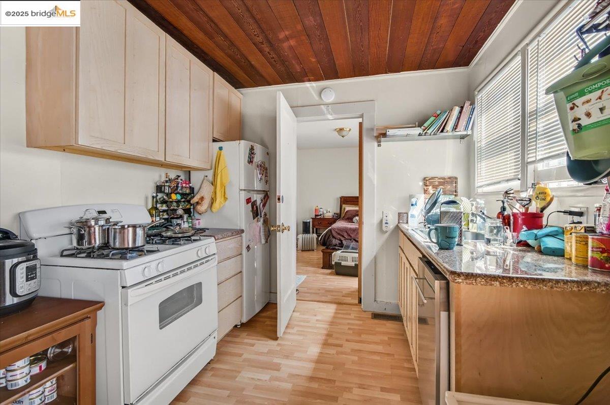 Detail Gallery Image 12 of 17 For 1827 Berkeley Way, Berkeley,  CA 94703 - – Beds | – Baths