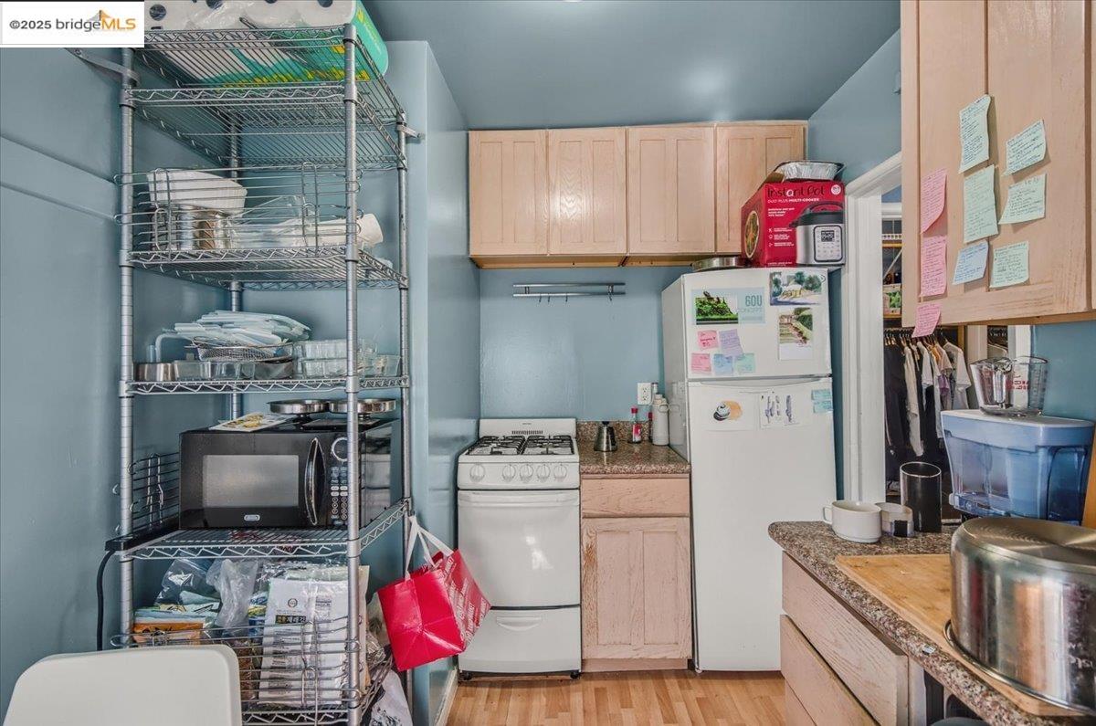 Detail Gallery Image 6 of 17 For 1827 Berkeley Way, Berkeley,  CA 94703 - – Beds | – Baths