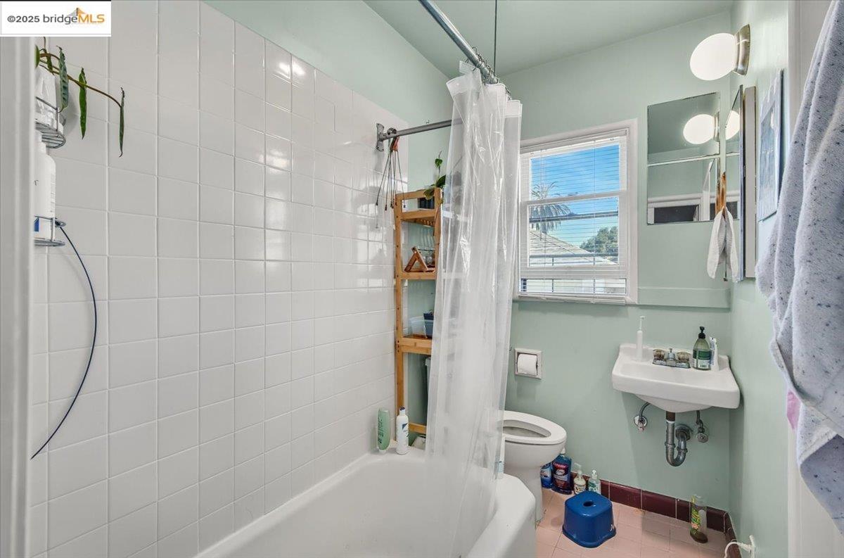 Detail Gallery Image 7 of 17 For 1827 Berkeley Way, Berkeley,  CA 94703 - – Beds | – Baths