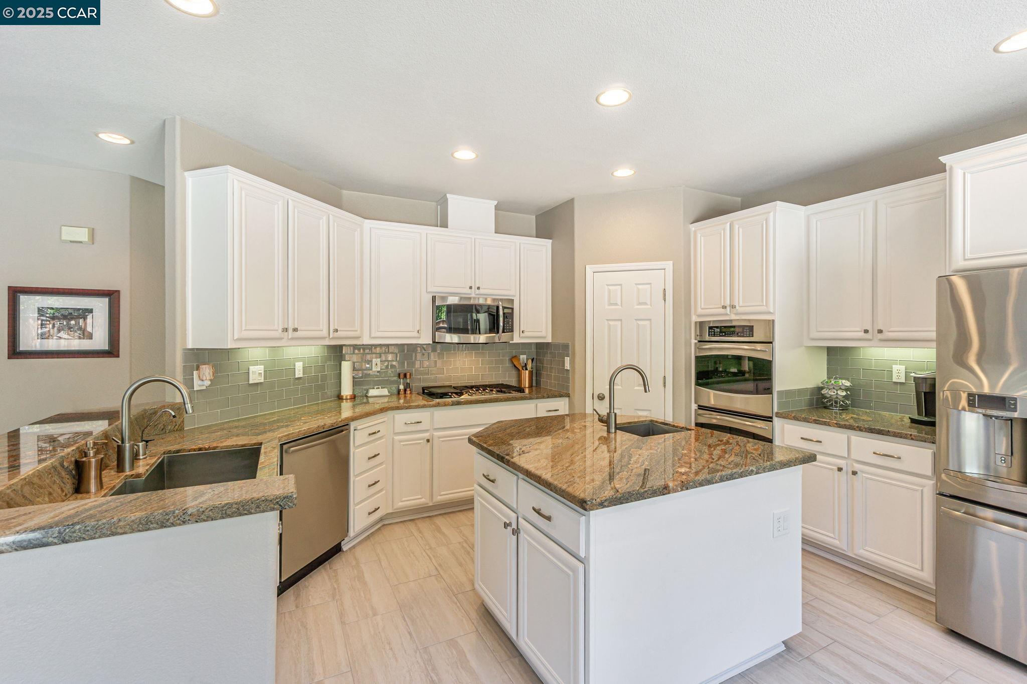 Detail Gallery Image 14 of 56 For 1039 Rolling Woods Way, Concord,  CA 94521 - 4 Beds | 3/1 Baths