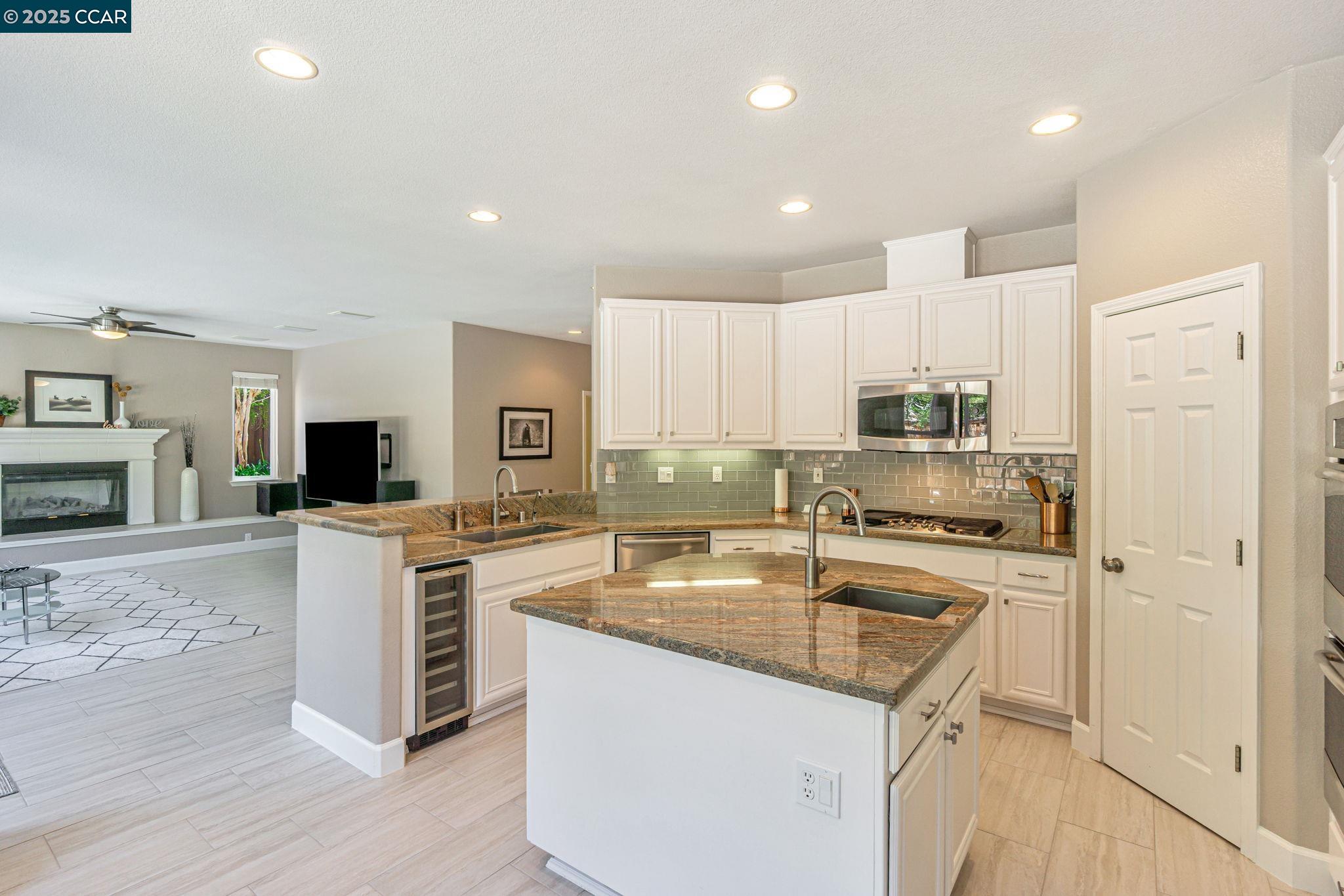 Detail Gallery Image 17 of 56 For 1039 Rolling Woods Way, Concord,  CA 94521 - 4 Beds | 3/1 Baths