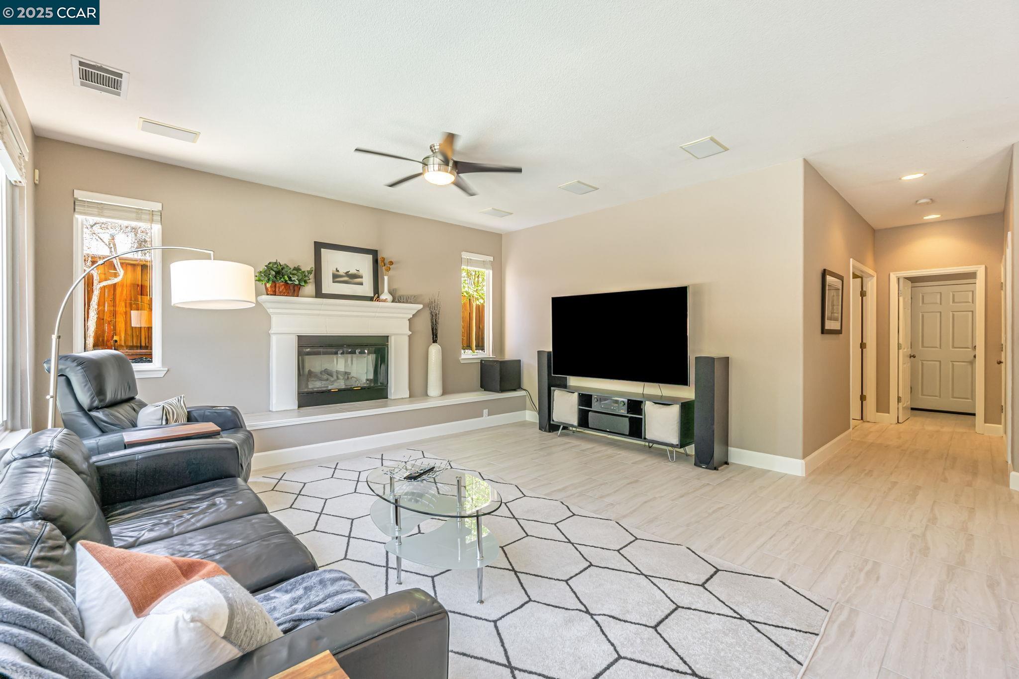 Detail Gallery Image 19 of 56 For 1039 Rolling Woods Way, Concord,  CA 94521 - 4 Beds | 3/1 Baths