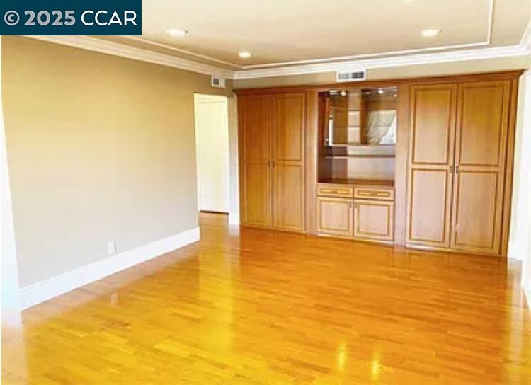 Detail Gallery Image 2 of 35 For 310 N Civic Drive #504,  Walnut Creek,  CA 94596 - 1 Beds | 1 Baths
