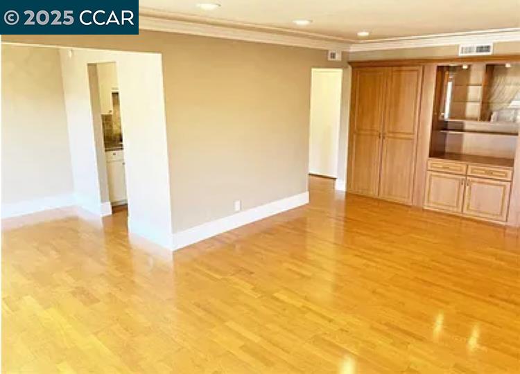 Detail Gallery Image 5 of 35 For 310 N Civic Drive #504,  Walnut Creek,  CA 94596 - 1 Beds | 1 Baths