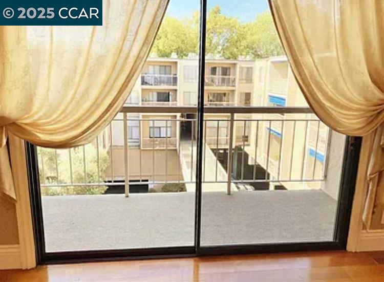 Detail Gallery Image 7 of 35 For 310 N Civic Drive #504,  Walnut Creek,  CA 94596 - 1 Beds | 1 Baths