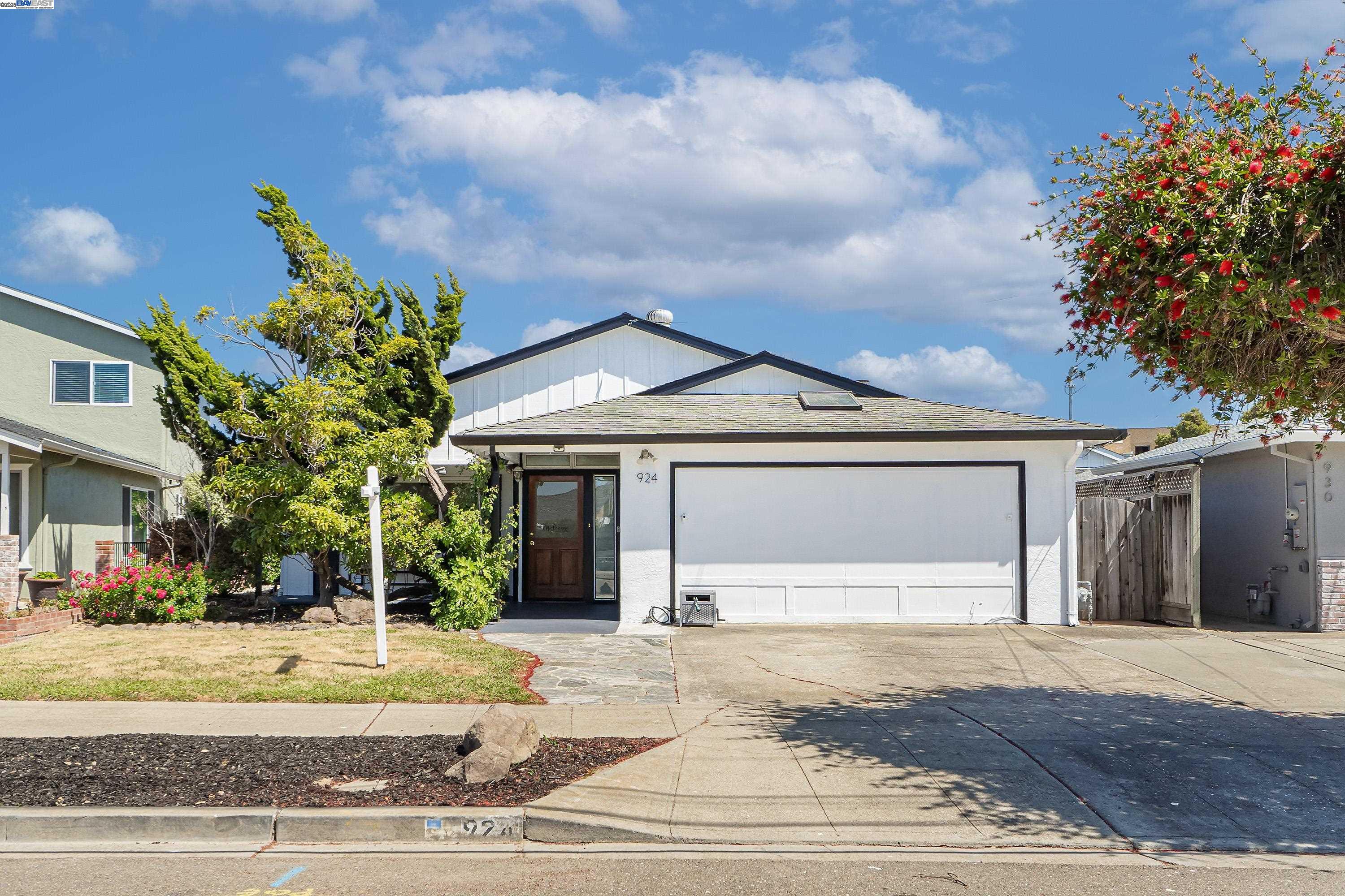 Detail Gallery Image 1 of 1 For 924 Magnolia Dr, Alameda,  CA 94502 - 3 Beds | 2 Baths