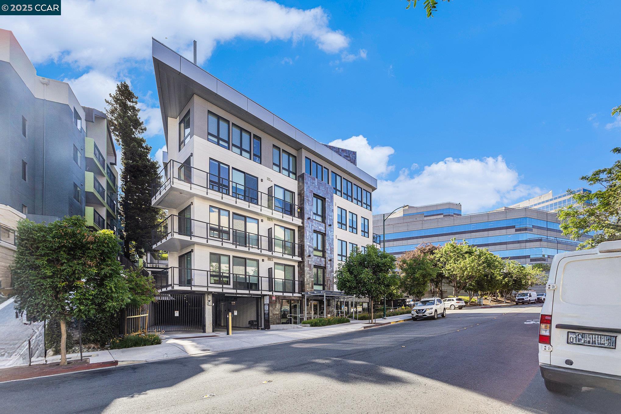 Detail Gallery Image 3 of 44 For 1605 Riviera Ave #602,  Walnut Creek,  CA 94596 - 2 Beds | 2/1 Baths