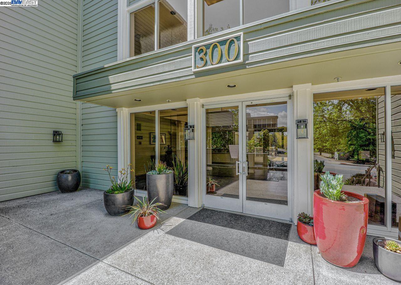Detail Gallery Image 2 of 29 For 300 Murchison Dr #321,  Millbrae,  CA 94030 - 2 Beds | 2 Baths