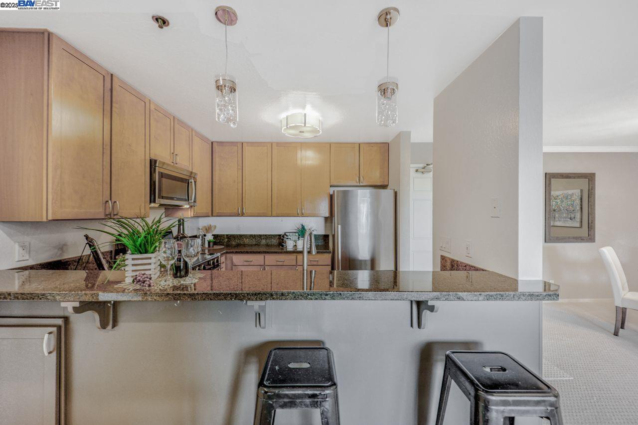 Detail Gallery Image 11 of 29 For 300 Murchison Dr #321,  Millbrae,  CA 94030 - 2 Beds | 2 Baths