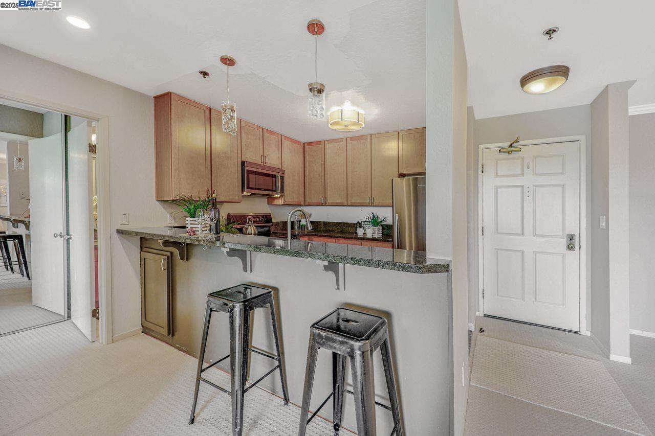 Detail Gallery Image 12 of 29 For 300 Murchison Dr #321,  Millbrae,  CA 94030 - 2 Beds | 2 Baths