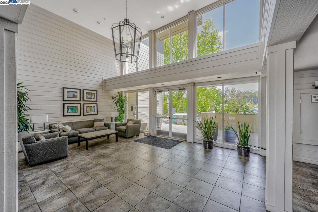 Detail Gallery Image 3 of 29 For 300 Murchison Dr #321,  Millbrae,  CA 94030 - 2 Beds | 2 Baths