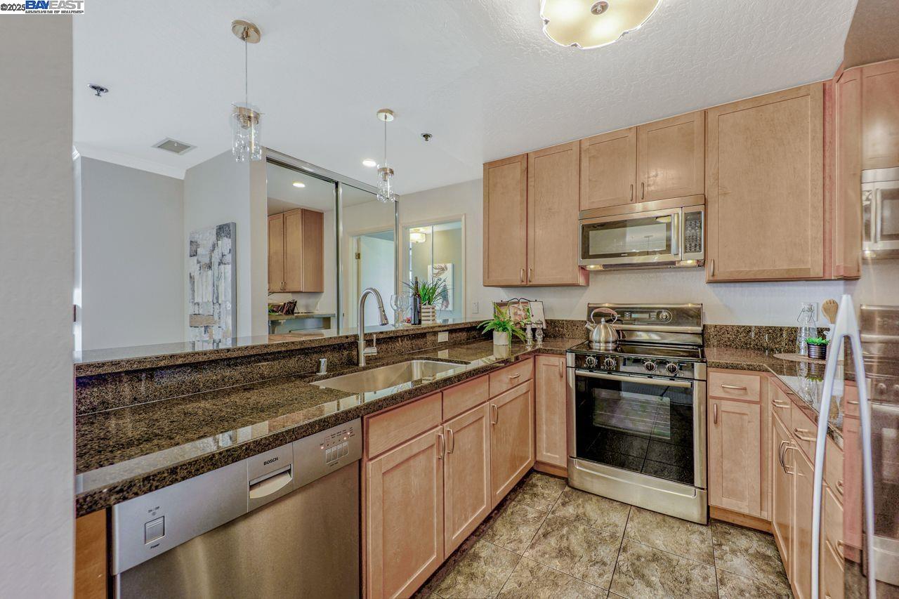 Detail Gallery Image 8 of 29 For 300 Murchison Dr #321,  Millbrae,  CA 94030 - 2 Beds | 2 Baths