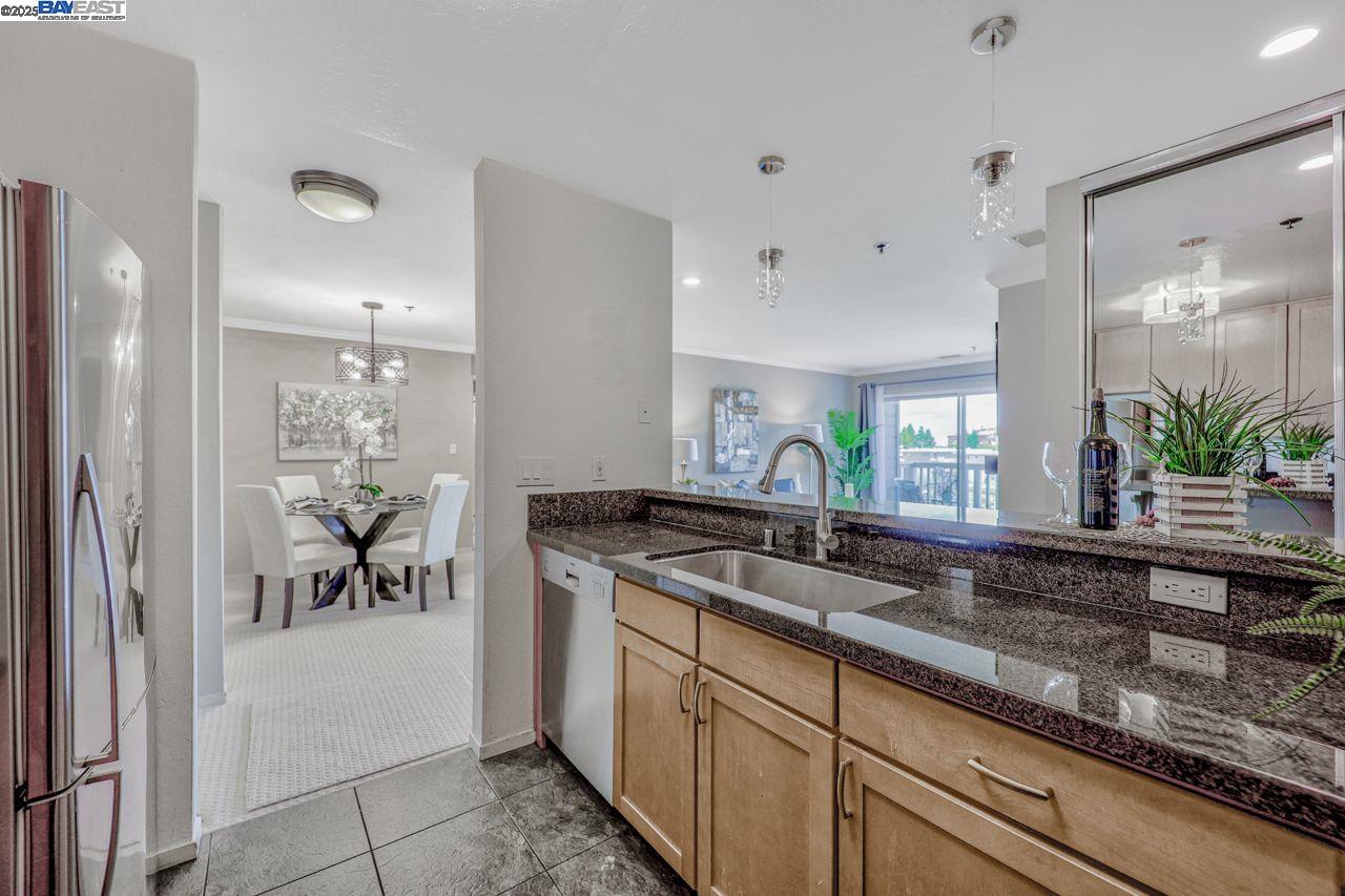 Detail Gallery Image 10 of 29 For 300 Murchison Dr #321,  Millbrae,  CA 94030 - 2 Beds | 2 Baths