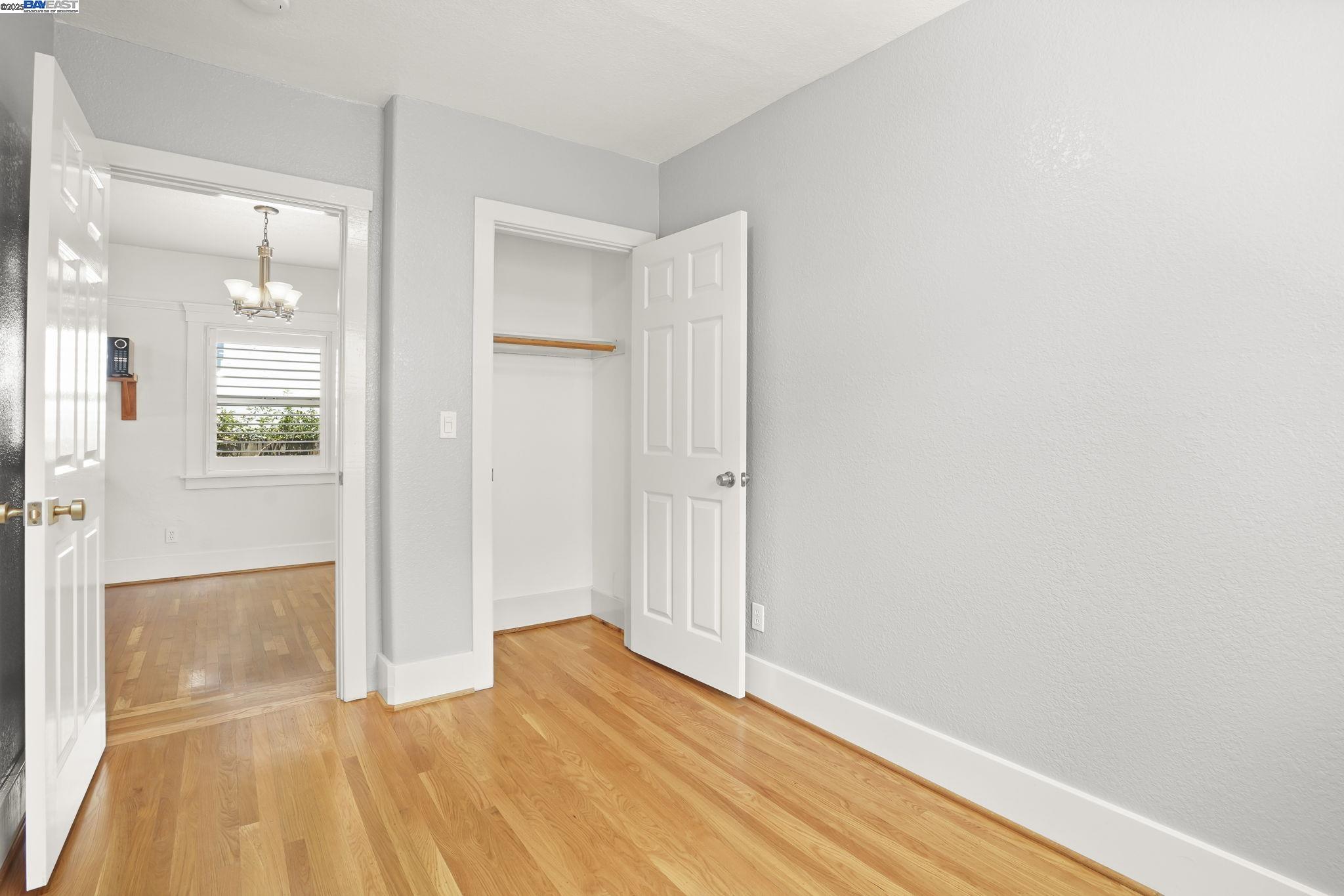 Detail Gallery Image 13 of 24 For 1462 Curtis Street, Berkeley,  CA 94702-1006 - 2 Beds | 1 Baths