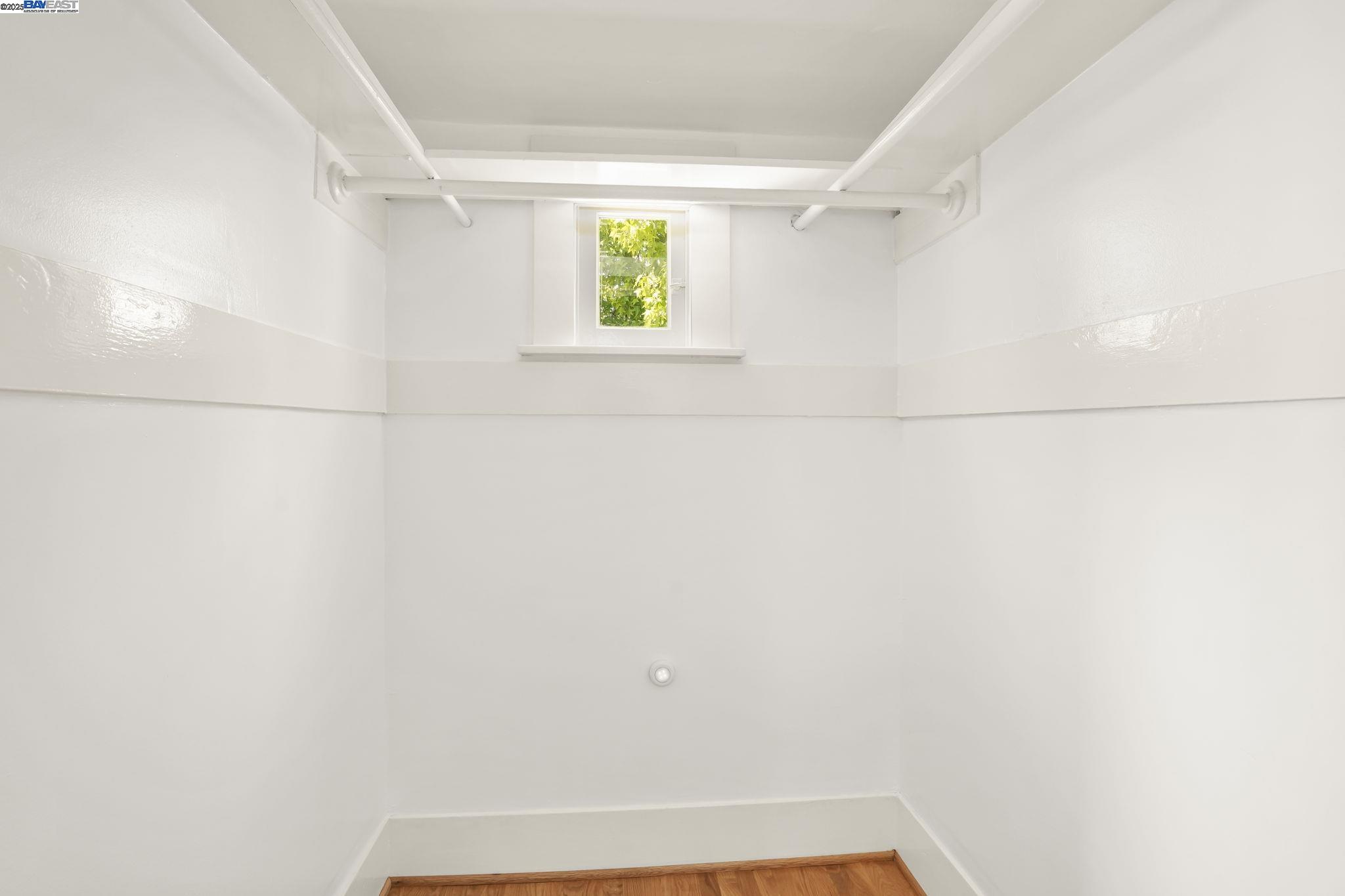 Detail Gallery Image 15 of 24 For 1462 Curtis Street, Berkeley,  CA 94702-1006 - 2 Beds | 1 Baths
