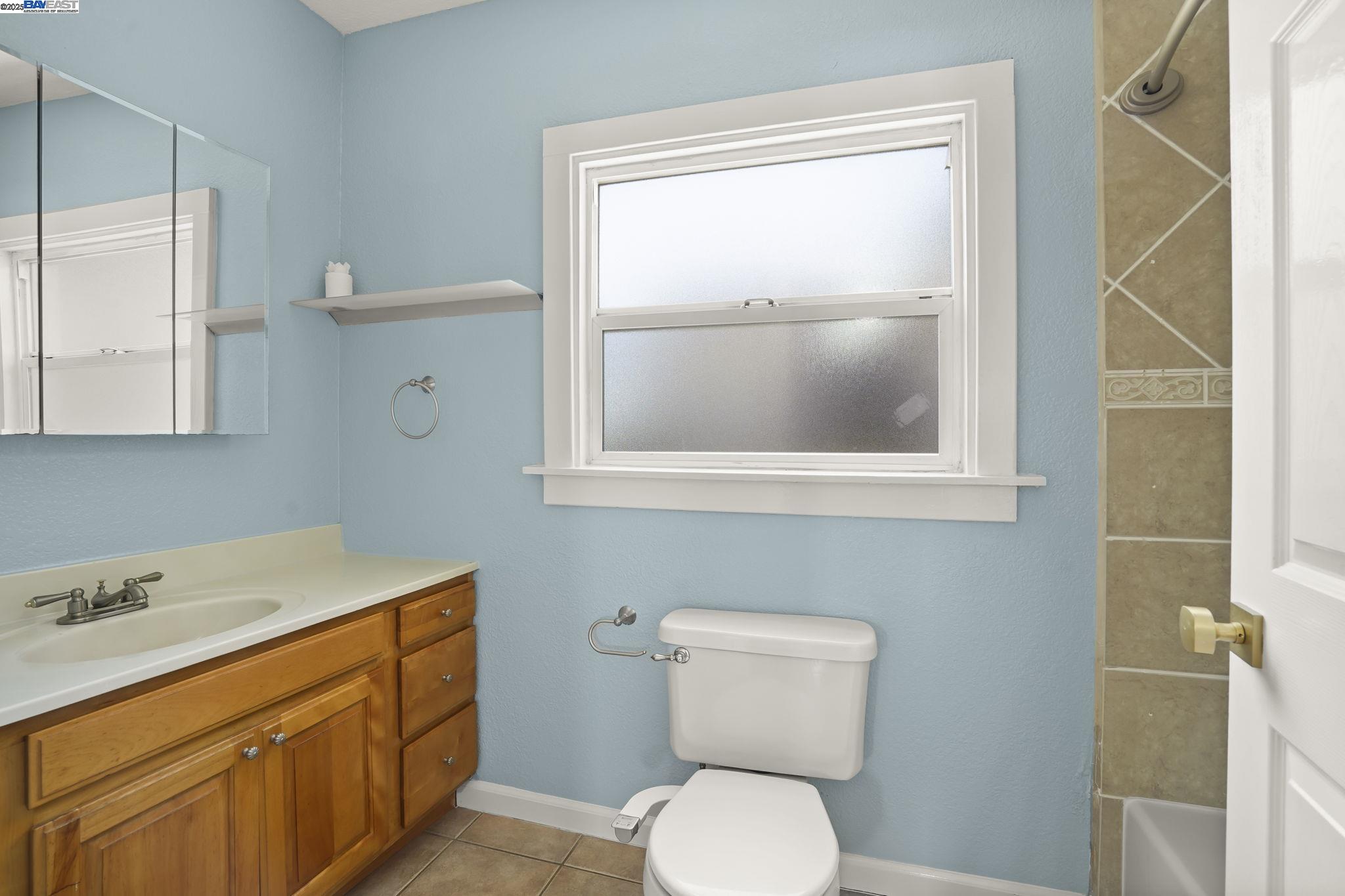 Detail Gallery Image 16 of 24 For 1462 Curtis Street, Berkeley,  CA 94702-1006 - 2 Beds | 1 Baths