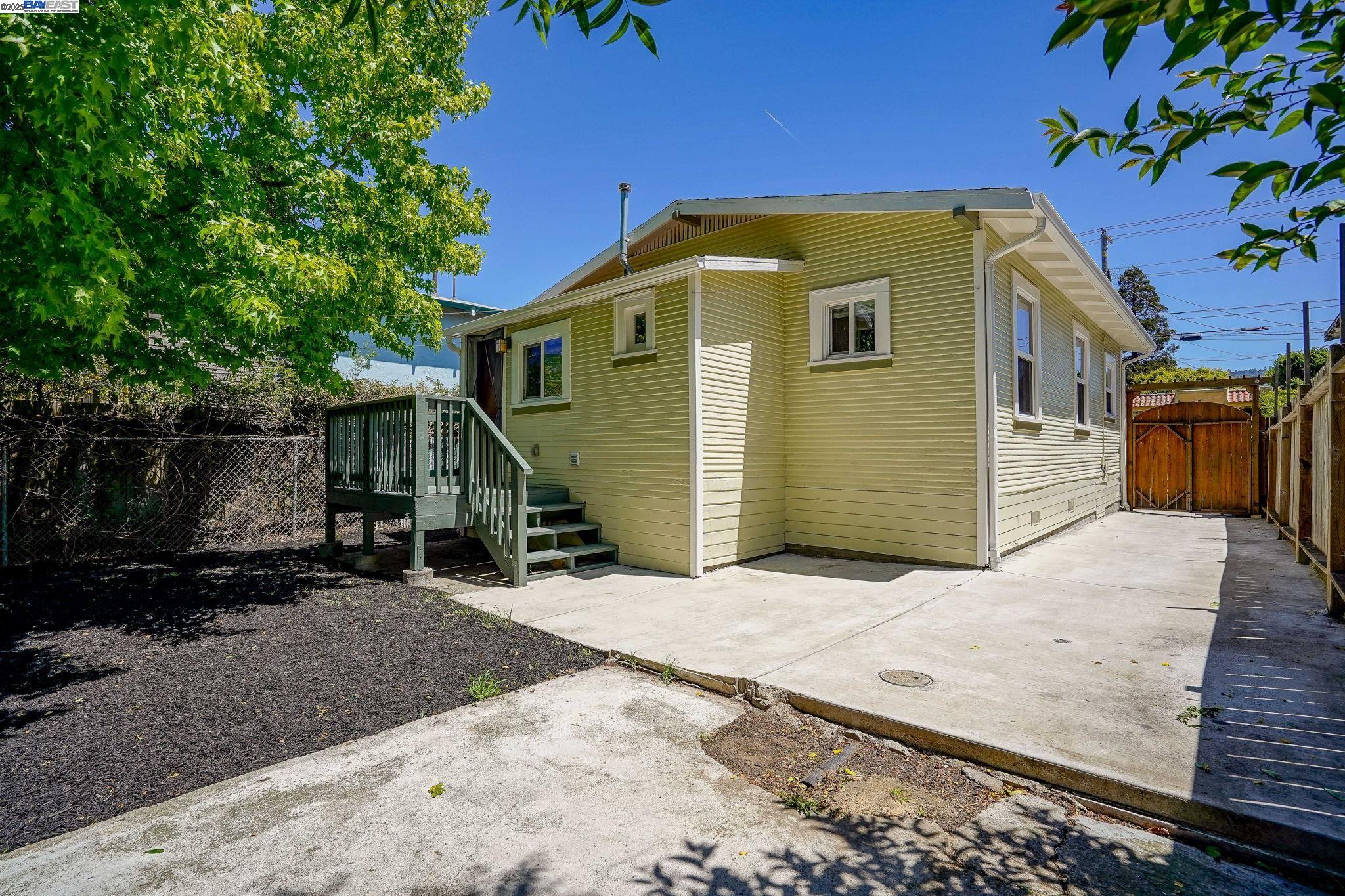 Detail Gallery Image 19 of 24 For 1462 Curtis Street, Berkeley,  CA 94702-1006 - 2 Beds | 1 Baths