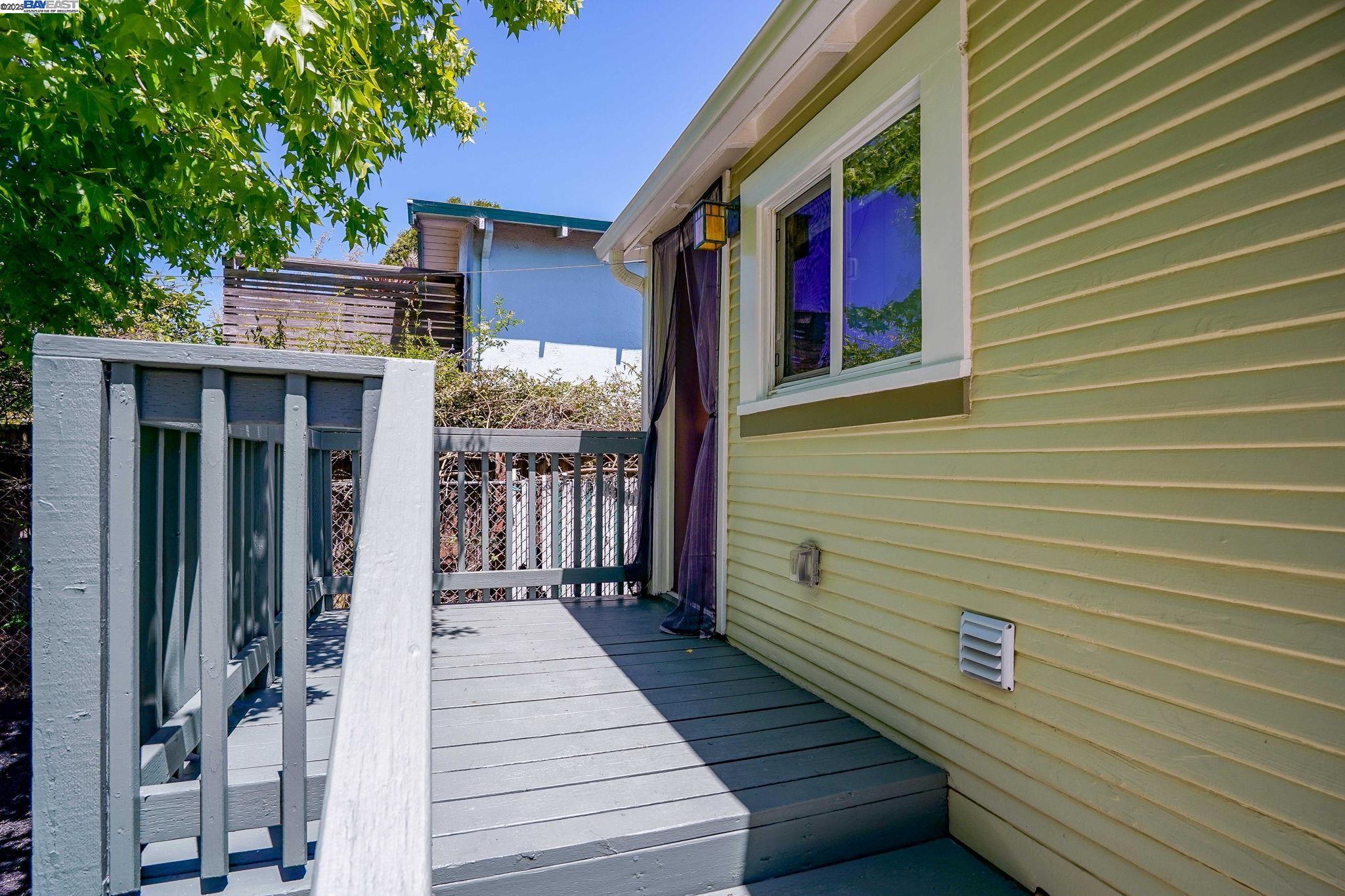 Detail Gallery Image 22 of 24 For 1462 Curtis Street, Berkeley,  CA 94702-1006 - 2 Beds | 1 Baths
