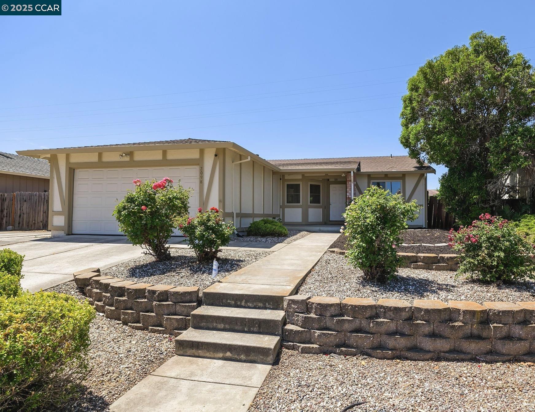 Detail Gallery Image 2 of 30 For 2098 Mendocino Dr, Bay Point,  CA 94565 - 3 Beds | 2 Baths
