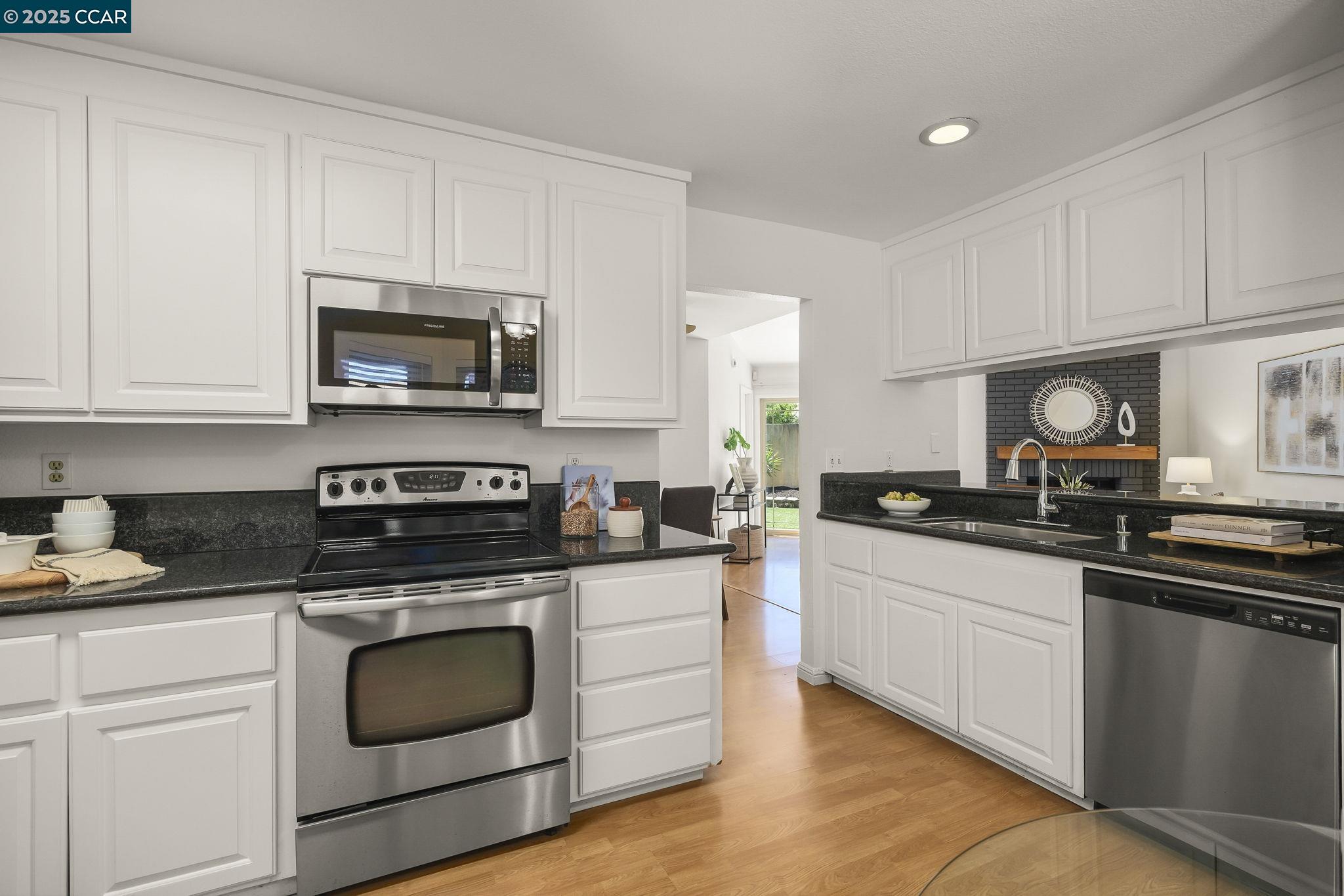Detail Gallery Image 15 of 30 For 2098 Mendocino Dr, Bay Point,  CA 94565 - 3 Beds | 2 Baths