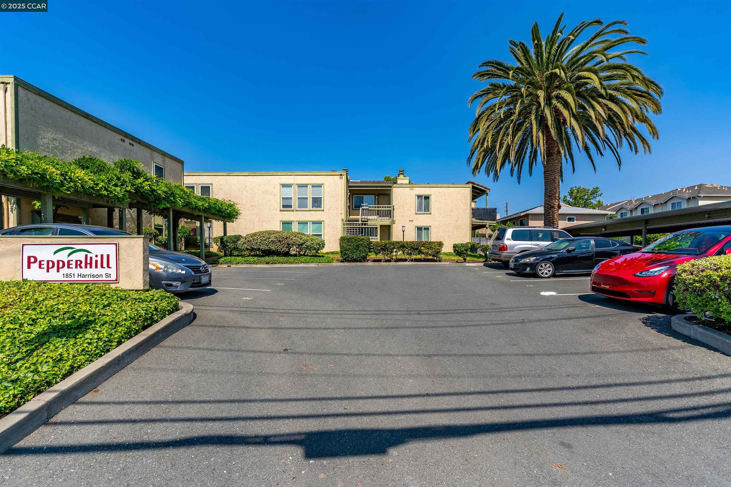Detail Gallery Image 3 of 42 For 1851 Harrison St #6,  Concord,  CA 94520 - 2 Beds | 1 Baths