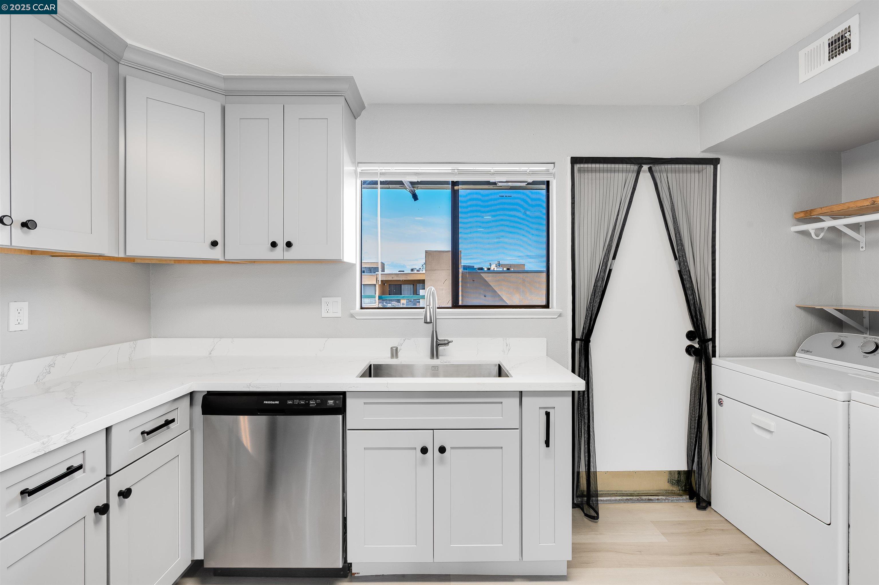Detail Gallery Image 23 of 42 For 1851 Harrison St #6,  Concord,  CA 94520 - 2 Beds | 1 Baths