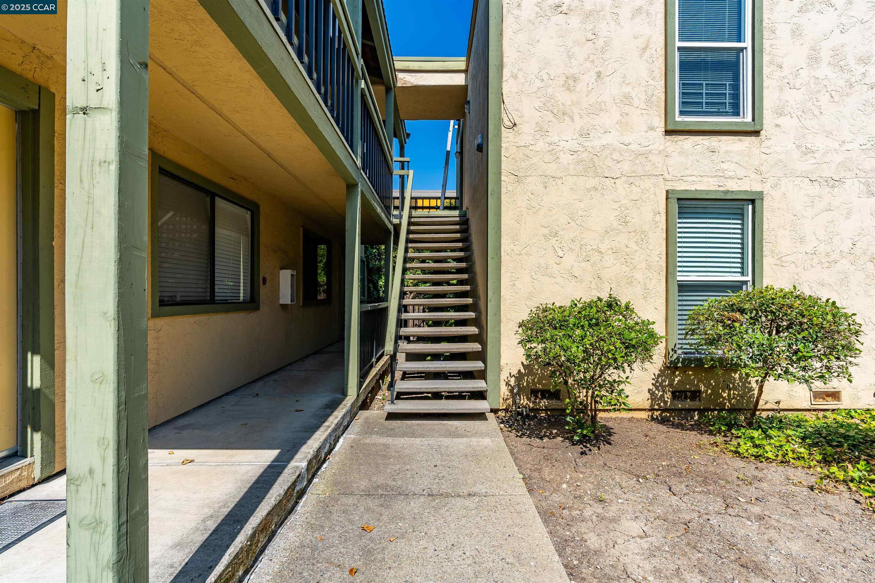 Detail Gallery Image 8 of 42 For 1851 Harrison St #6,  Concord,  CA 94520 - 2 Beds | 1 Baths