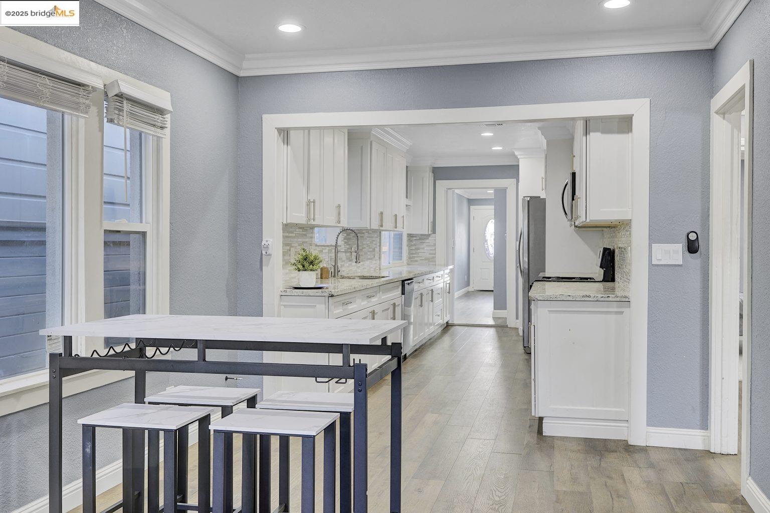 Detail Gallery Image 9 of 43 For 2419 Linden St, Oakland,  CA 94607 - 4 Beds | 2 Baths