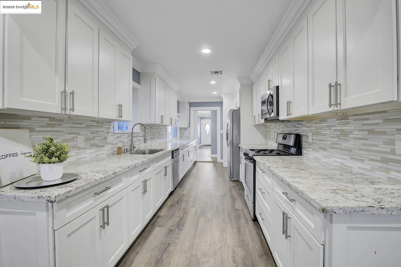 Detail Gallery Image 13 of 43 For 2419 Linden St, Oakland,  CA 94607 - 4 Beds | 2 Baths