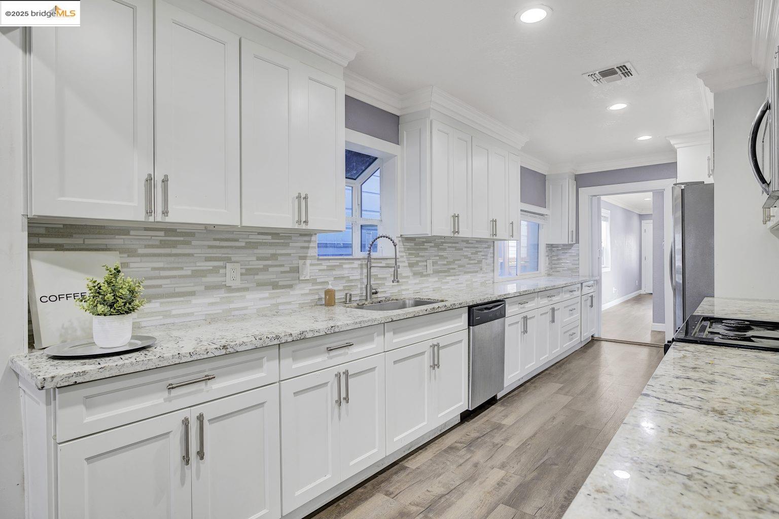 Detail Gallery Image 14 of 43 For 2419 Linden St, Oakland,  CA 94607 - 4 Beds | 2 Baths
