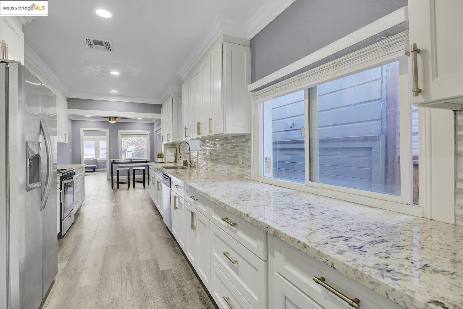 Detail Gallery Image 16 of 43 For 2419 Linden St, Oakland,  CA 94607 - 4 Beds | 2 Baths