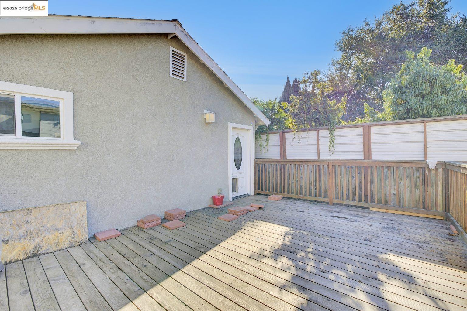 Detail Gallery Image 34 of 43 For 2419 Linden St, Oakland,  CA 94607 - 4 Beds | 2 Baths