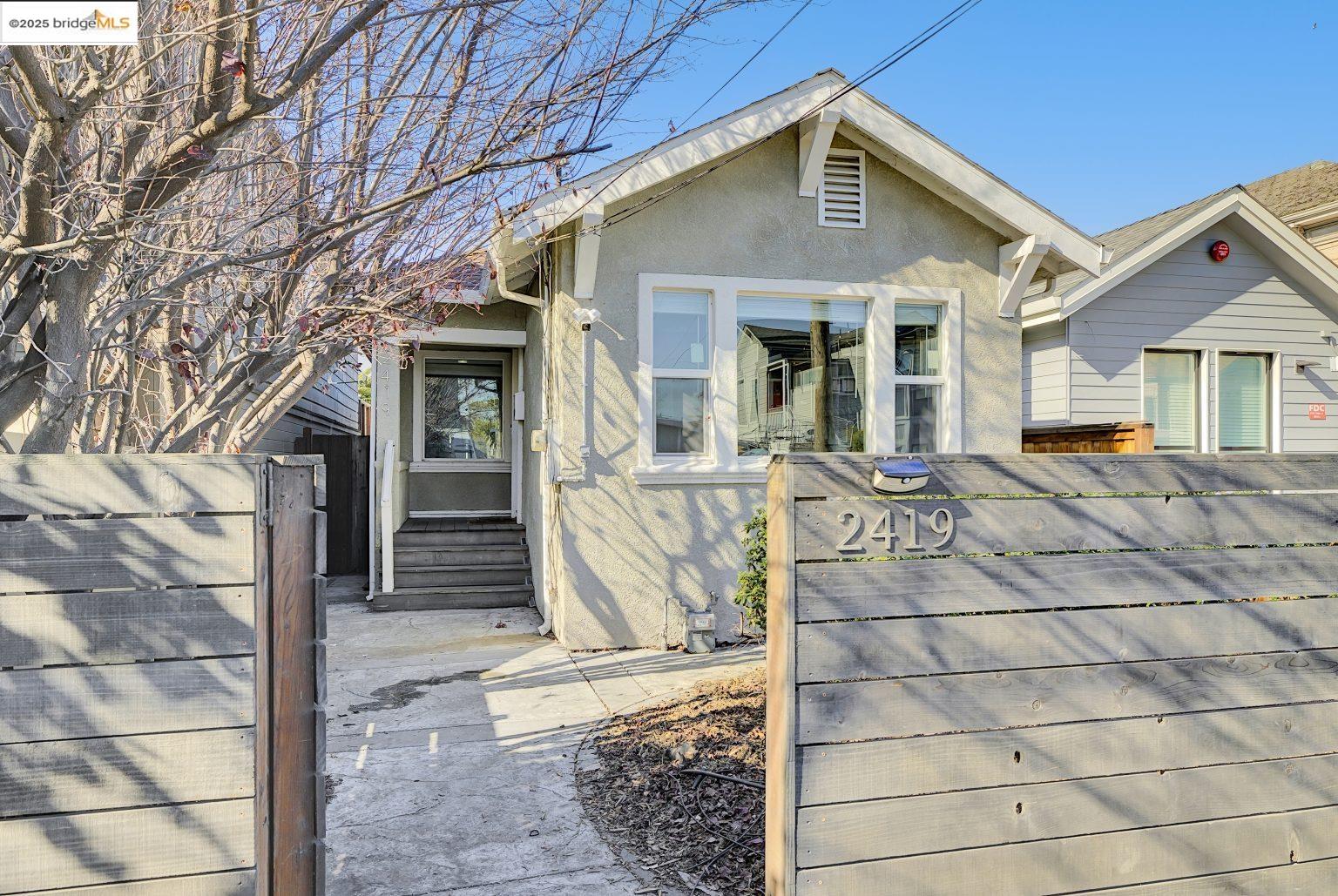 Detail Gallery Image 3 of 43 For 2419 Linden St, Oakland,  CA 94607 - 4 Beds | 2 Baths