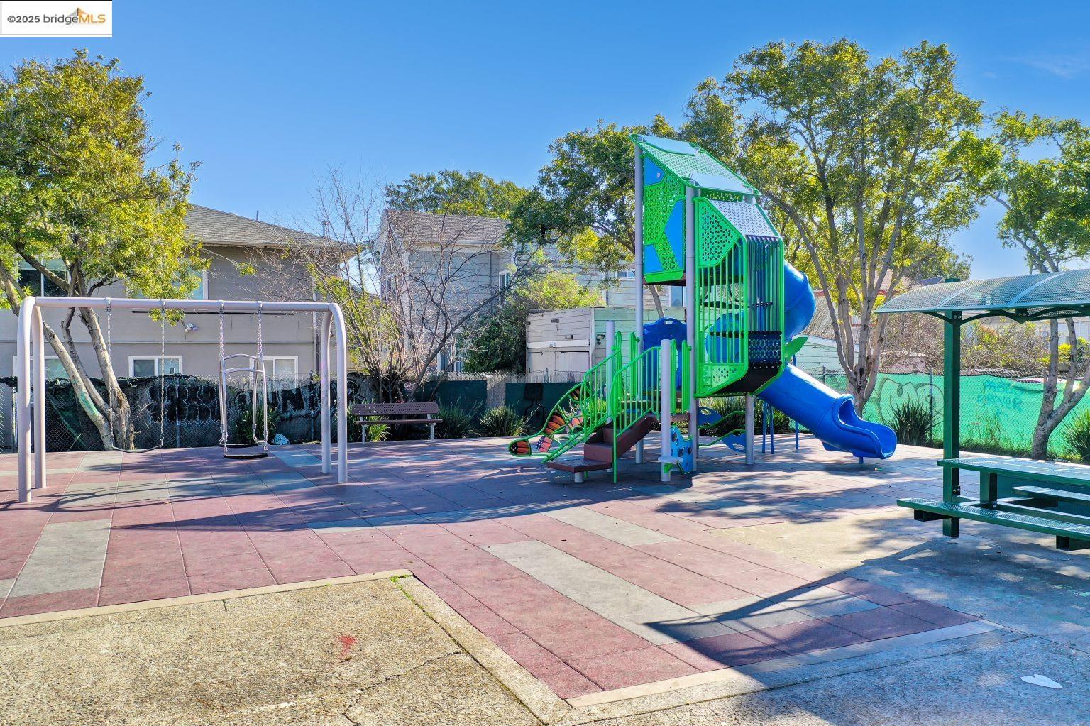 Detail Gallery Image 41 of 43 For 2419 Linden St, Oakland,  CA 94607 - 4 Beds | 2 Baths
