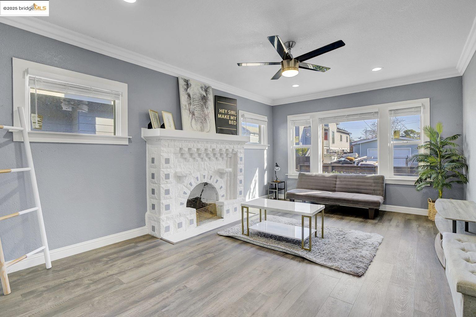 Detail Gallery Image 4 of 43 For 2419 Linden St, Oakland,  CA 94607 - 4 Beds | 2 Baths