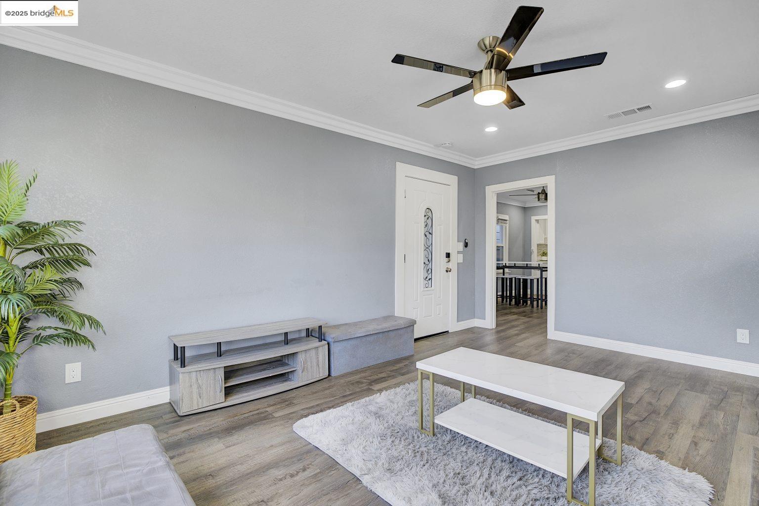 Detail Gallery Image 5 of 43 For 2419 Linden St, Oakland,  CA 94607 - 4 Beds | 2 Baths