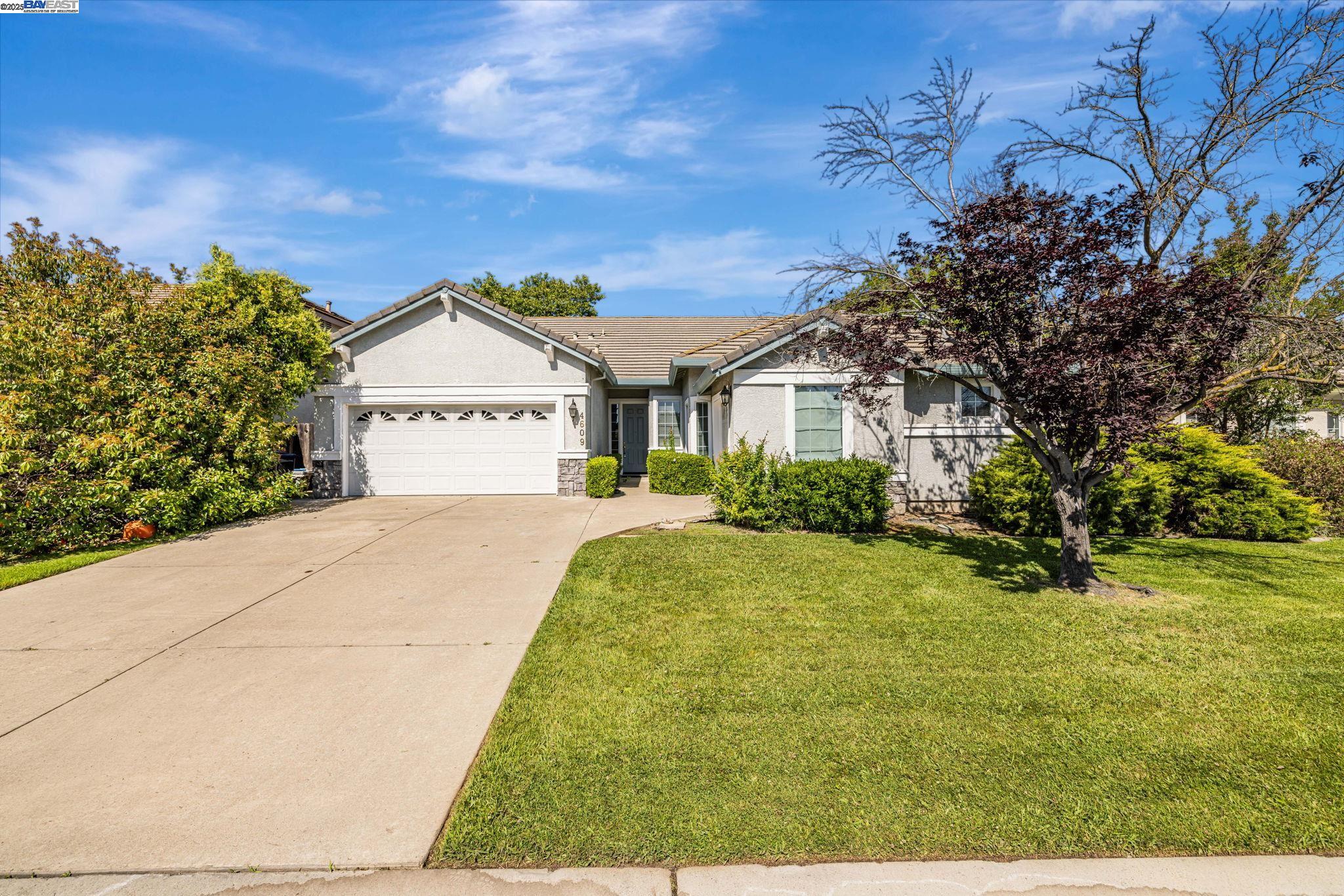 Detail Gallery Image 1 of 1 For 4609 Carrigan Lane, Carmichael,  CA 95608-2243 - 4 Beds | 2/1 Baths
