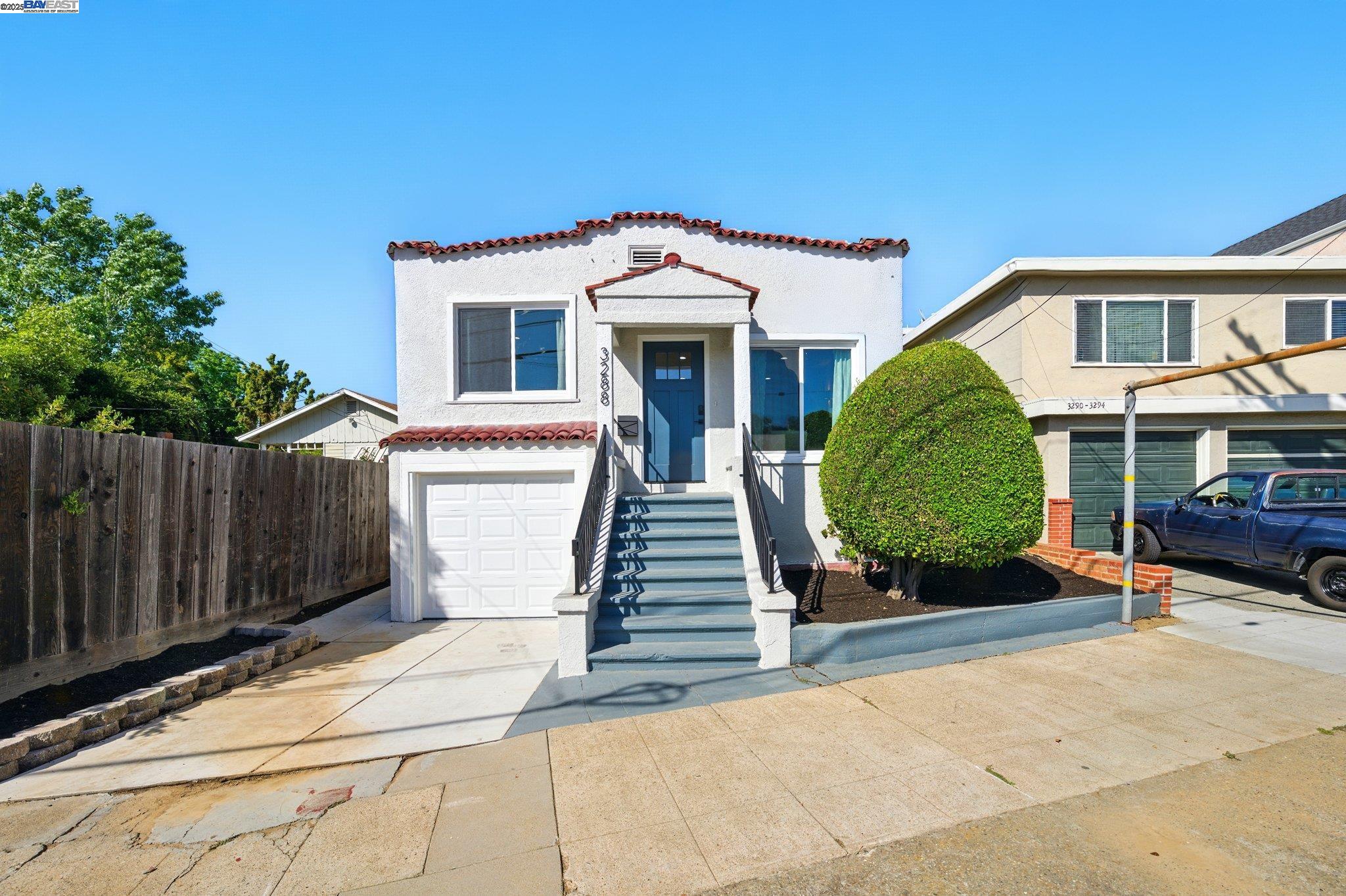 Detail Gallery Image 1 of 39 For 3288 School Street, Oakland,  CA 94602 - 5 Beds | 3 Baths
