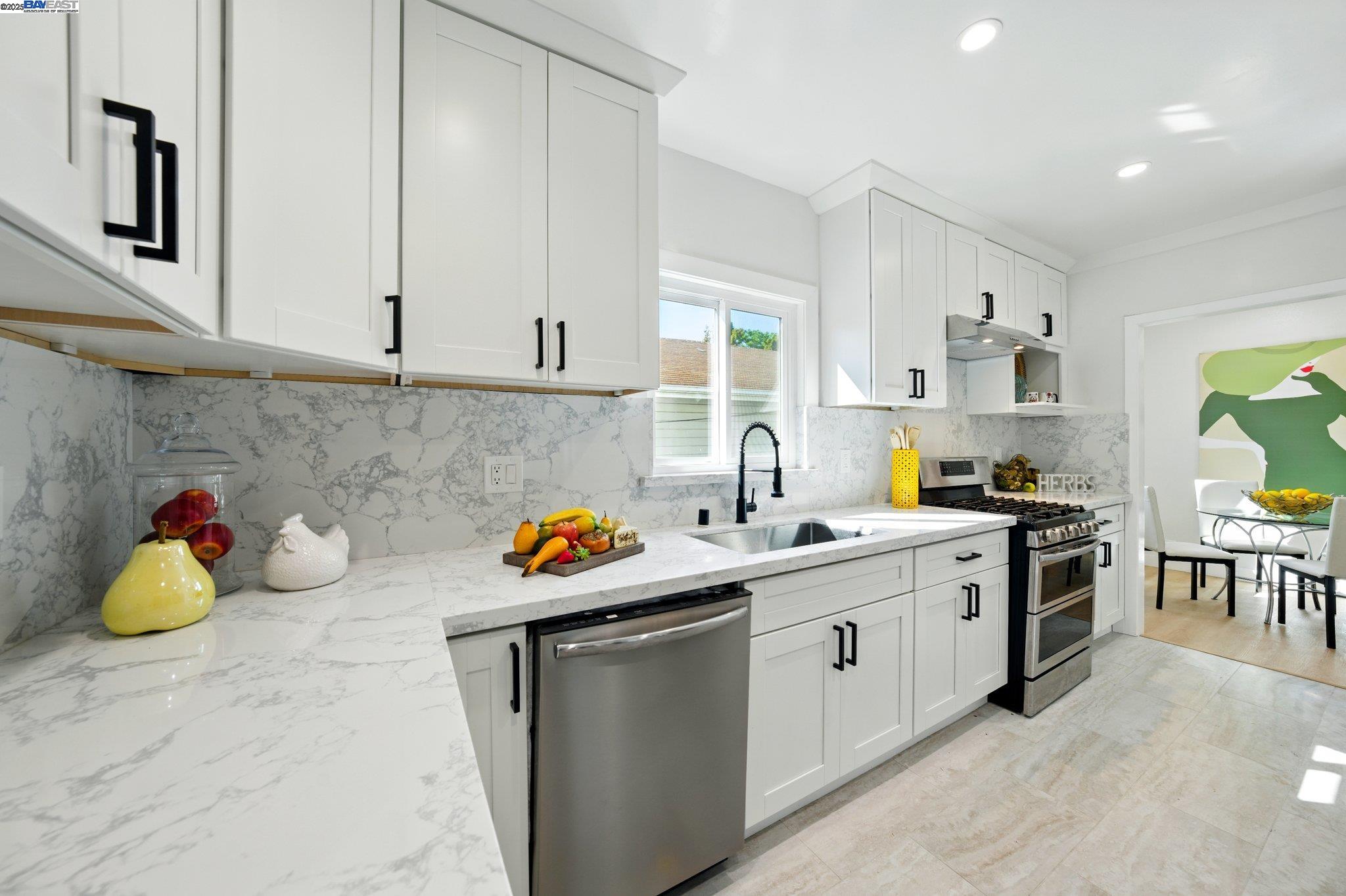 Detail Gallery Image 11 of 39 For 3288 School Street, Oakland,  CA 94602 - 5 Beds | 3 Baths