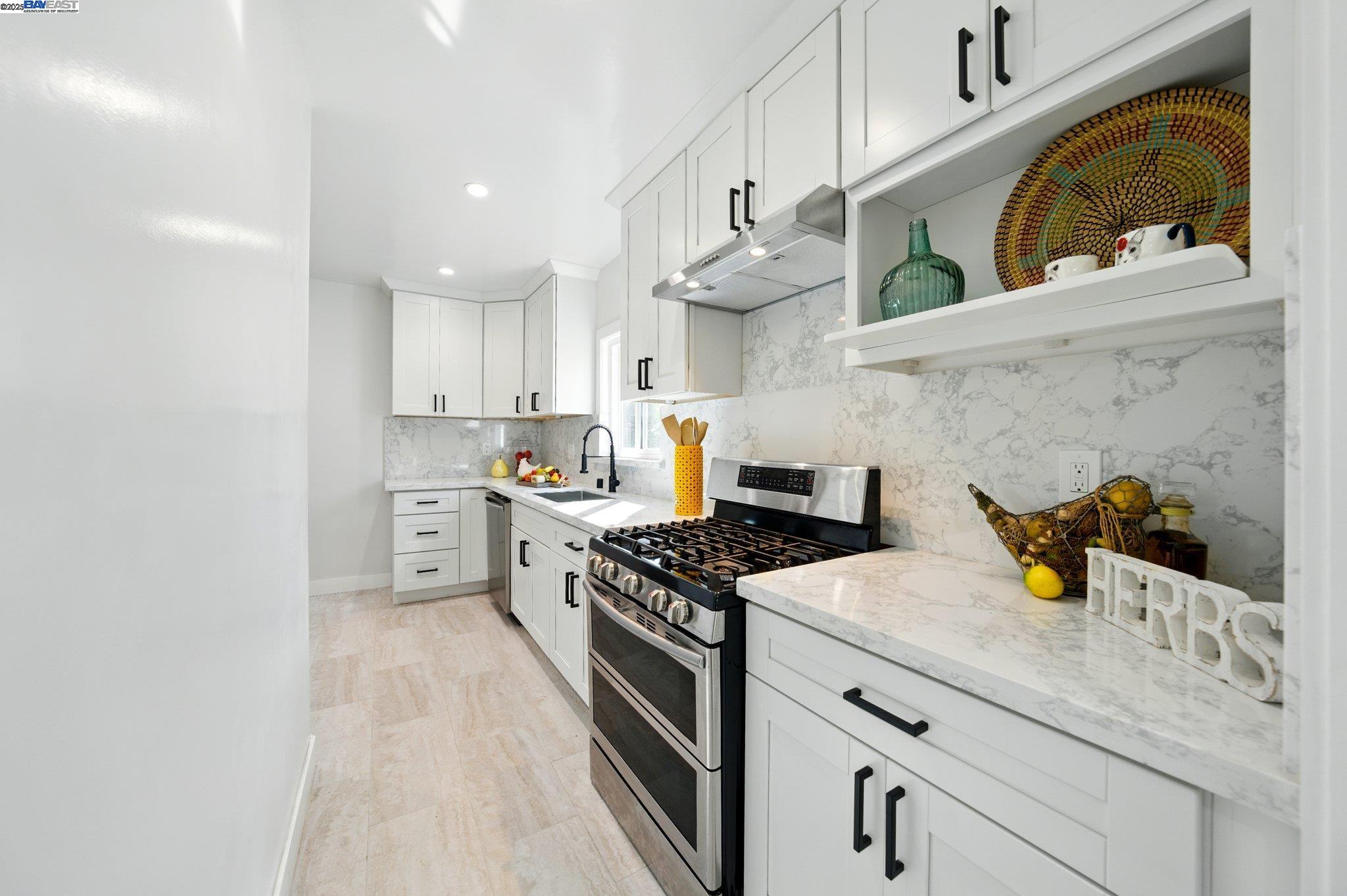 Detail Gallery Image 13 of 39 For 3288 School Street, Oakland,  CA 94602 - 5 Beds | 3 Baths