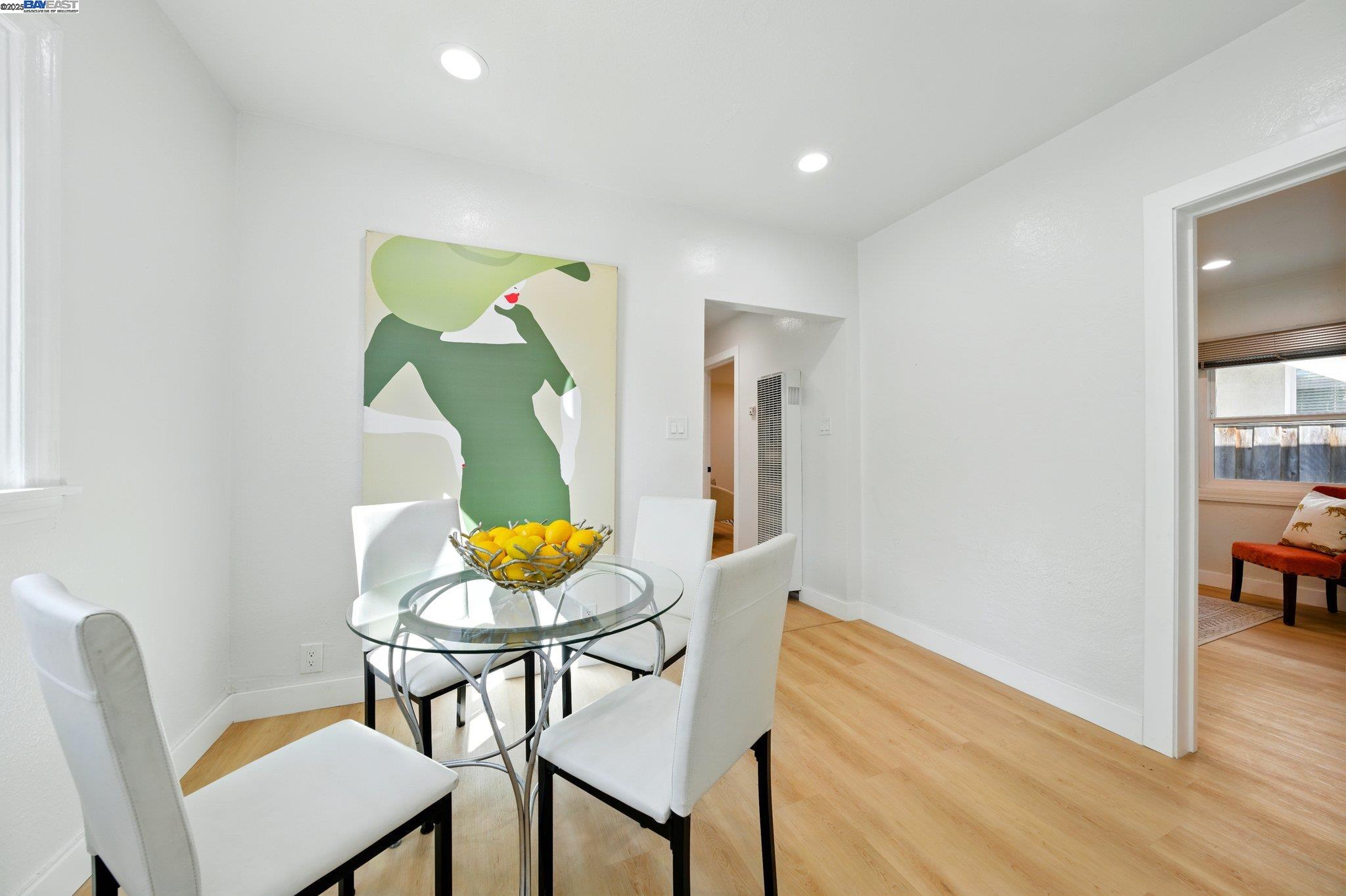 Detail Gallery Image 20 of 39 For 3288 School Street, Oakland,  CA 94602 - 5 Beds | 3 Baths