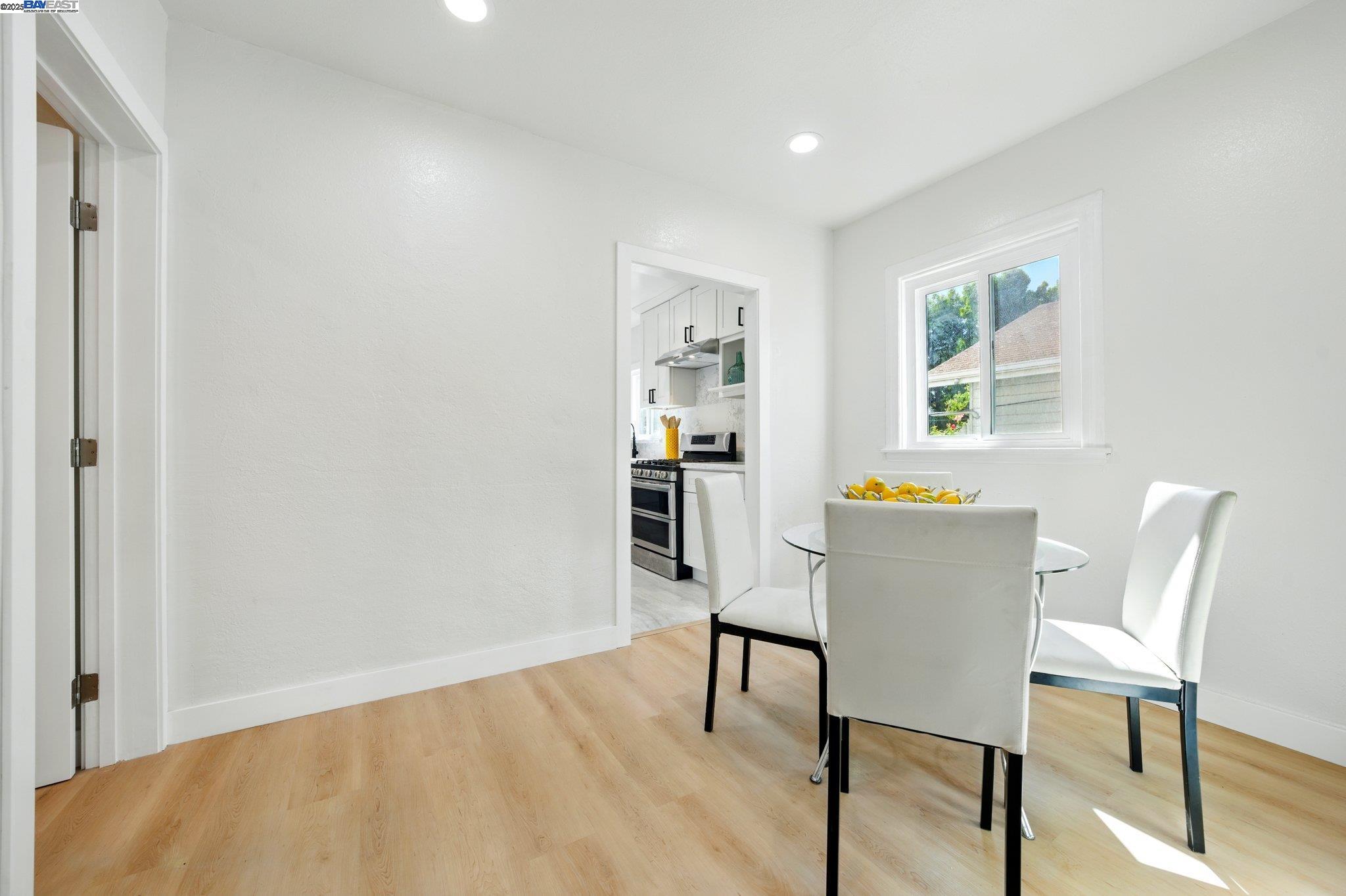 Detail Gallery Image 21 of 39 For 3288 School Street, Oakland,  CA 94602 - 5 Beds | 3 Baths