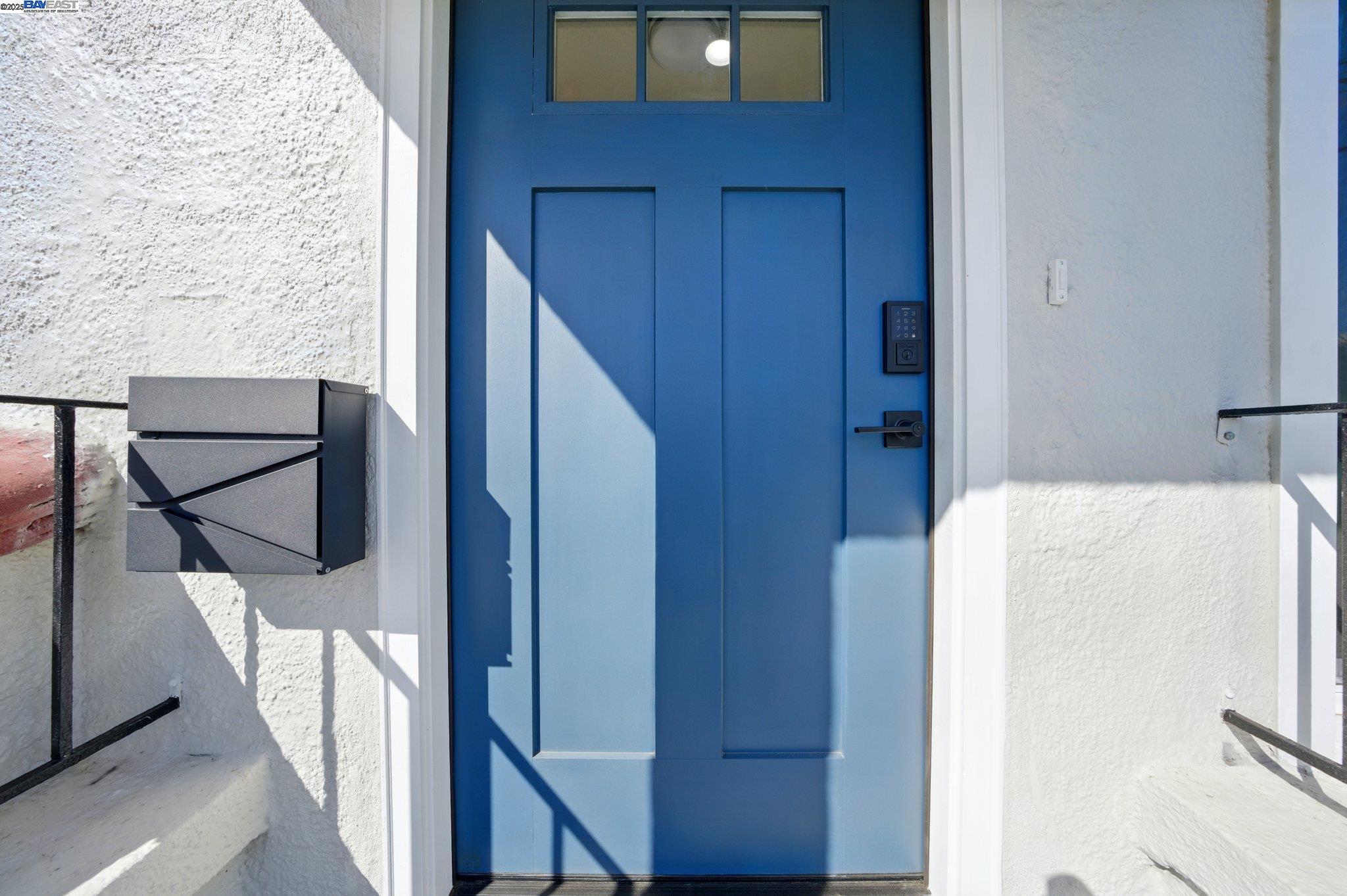 Detail Gallery Image 3 of 39 For 3288 School Street, Oakland,  CA 94602 - 5 Beds | 3 Baths