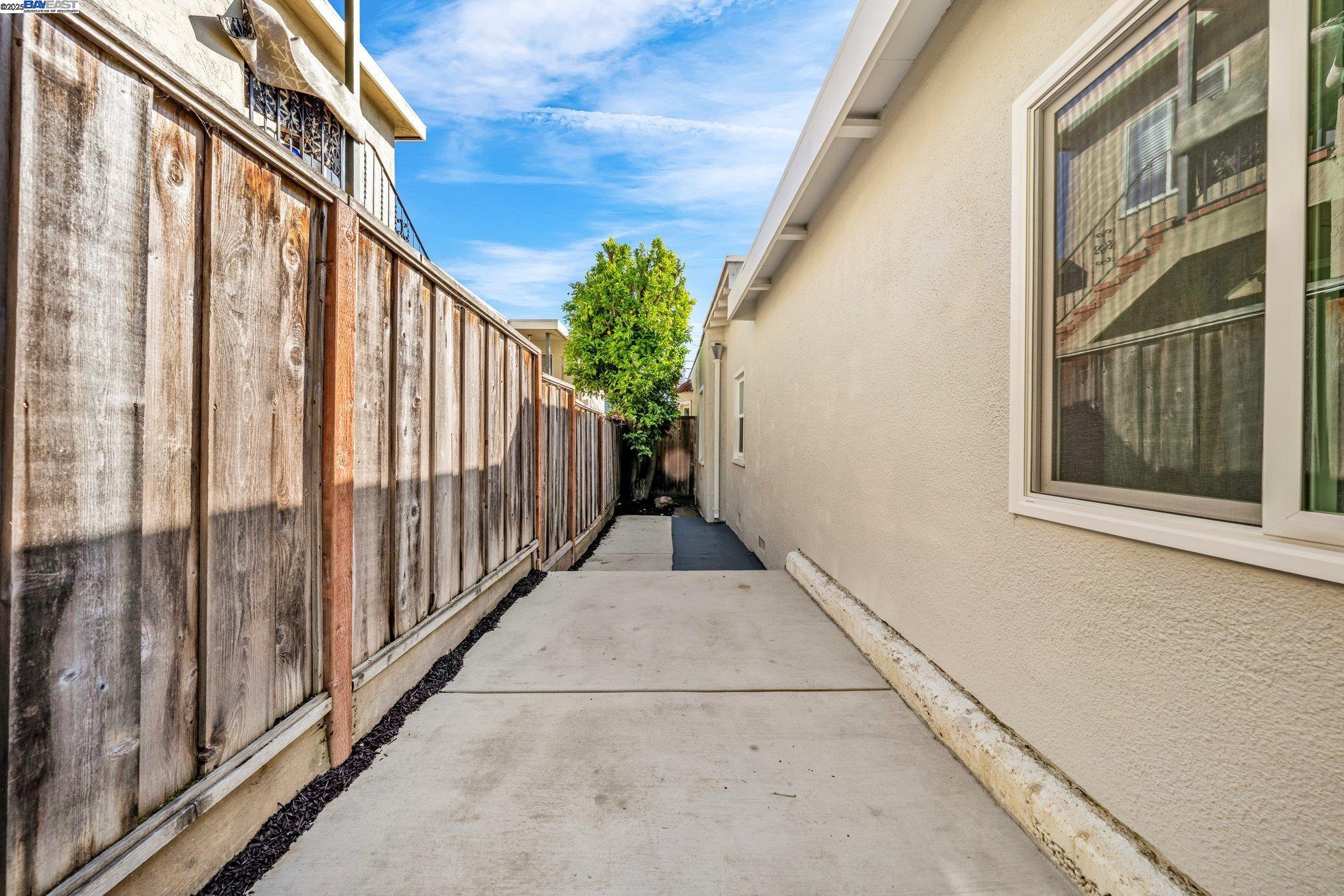 Detail Gallery Image 37 of 39 For 3288 School Street, Oakland,  CA 94602 - 5 Beds | 3 Baths