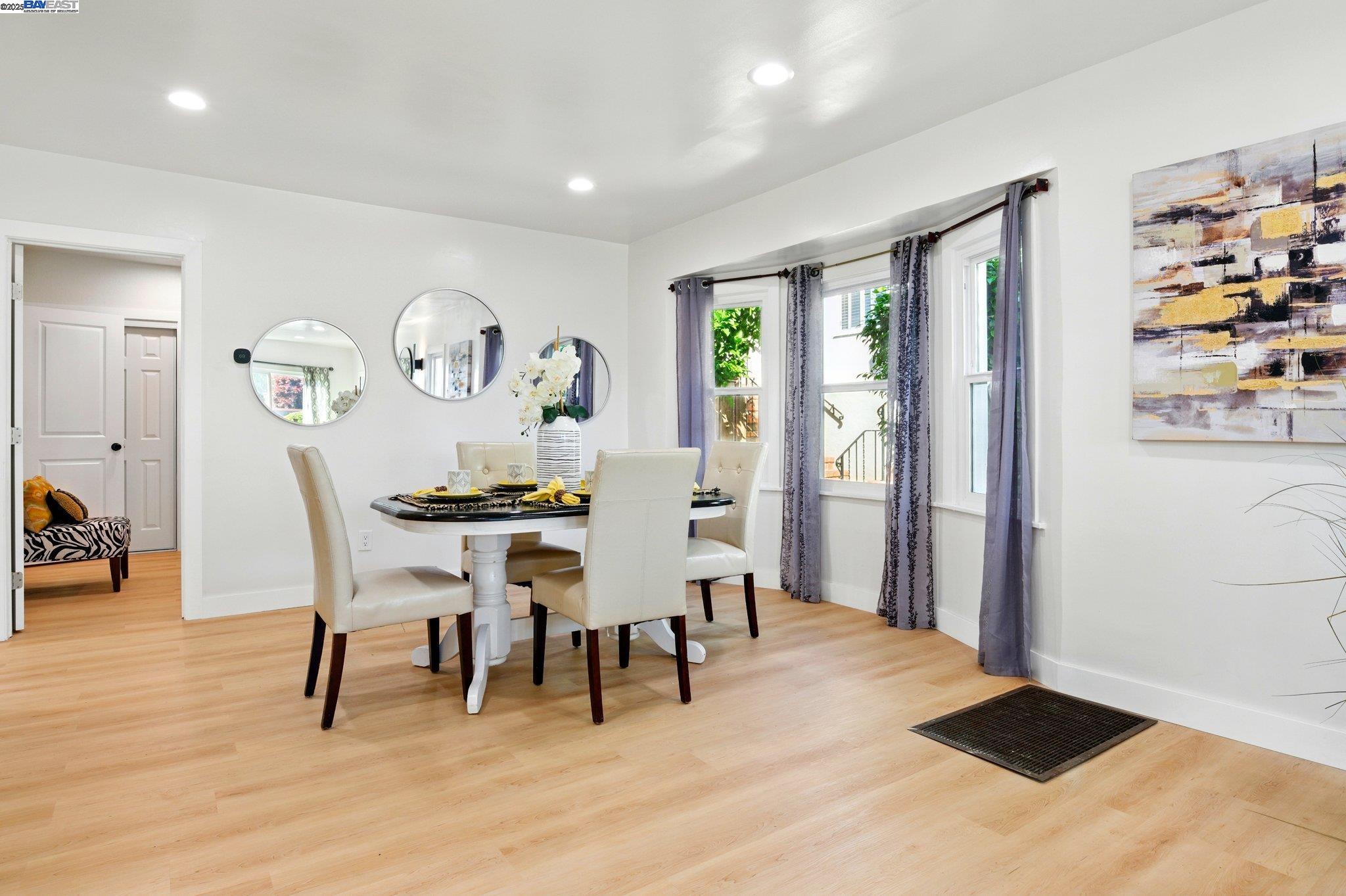 Detail Gallery Image 6 of 39 For 3288 School Street, Oakland,  CA 94602 - 5 Beds | 3 Baths